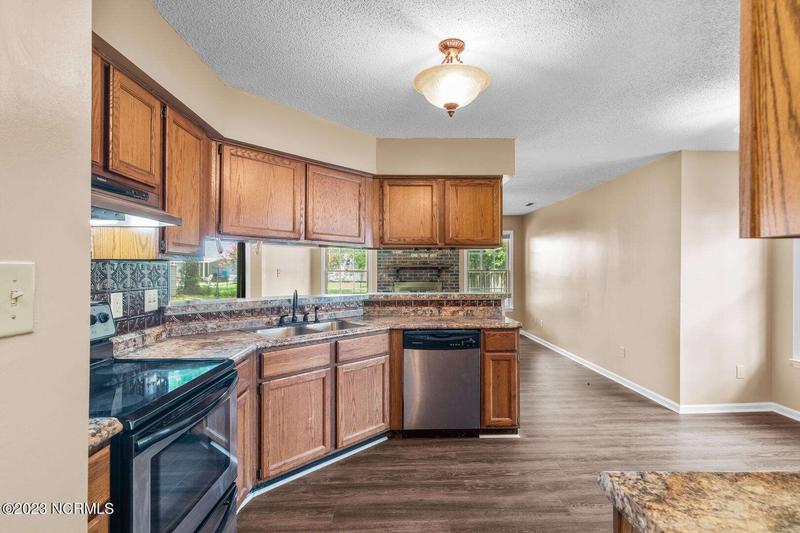 2221 Bridle Trail