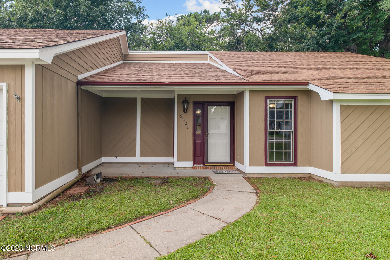 2221 Bridle Trail