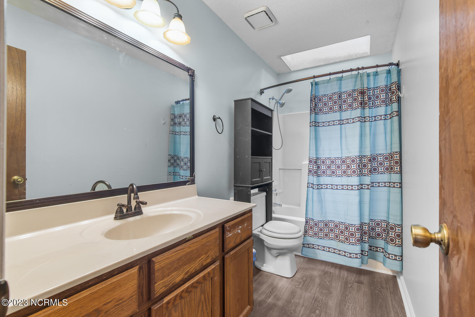 2221 Bridle Trail