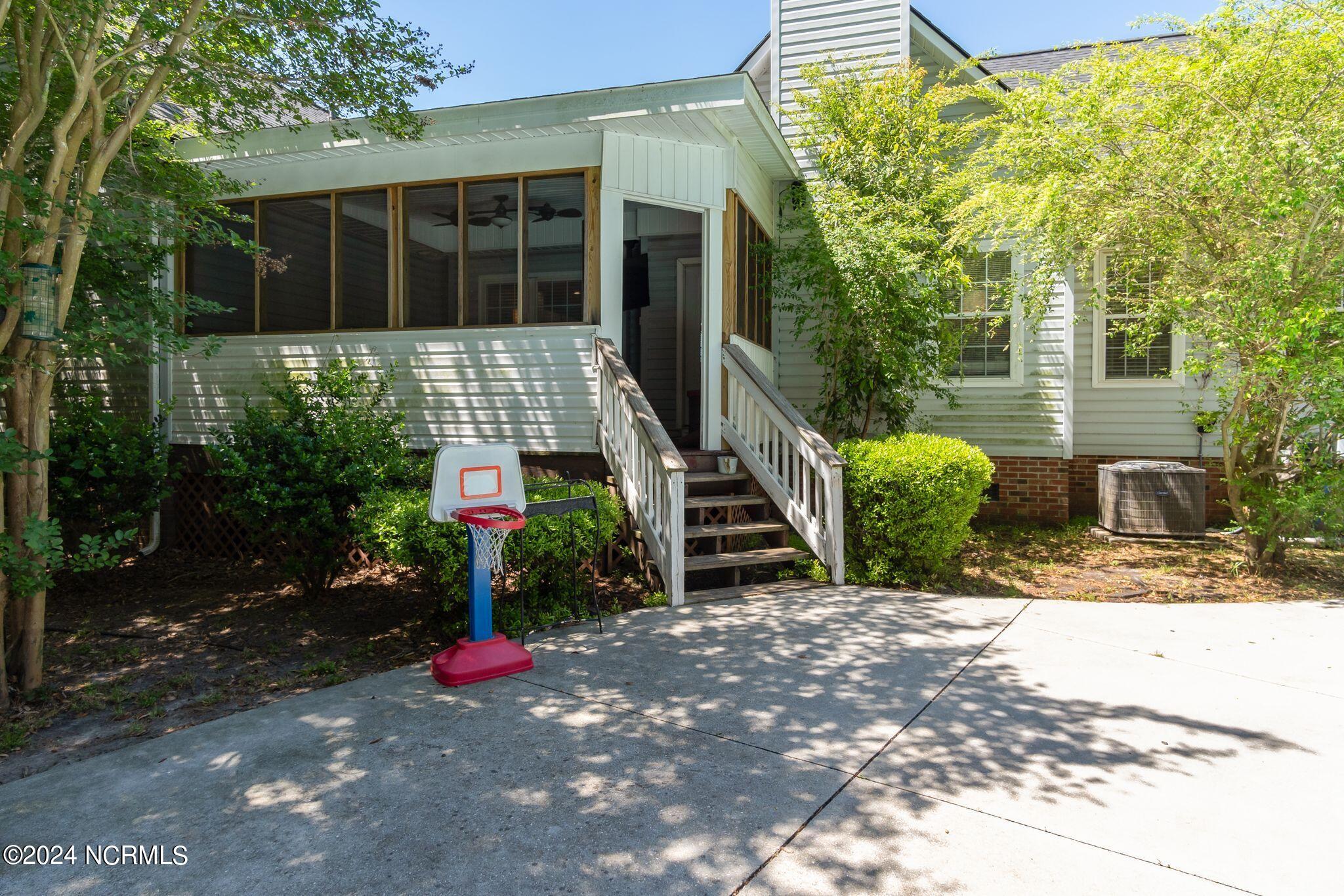 321 Richmond Drive