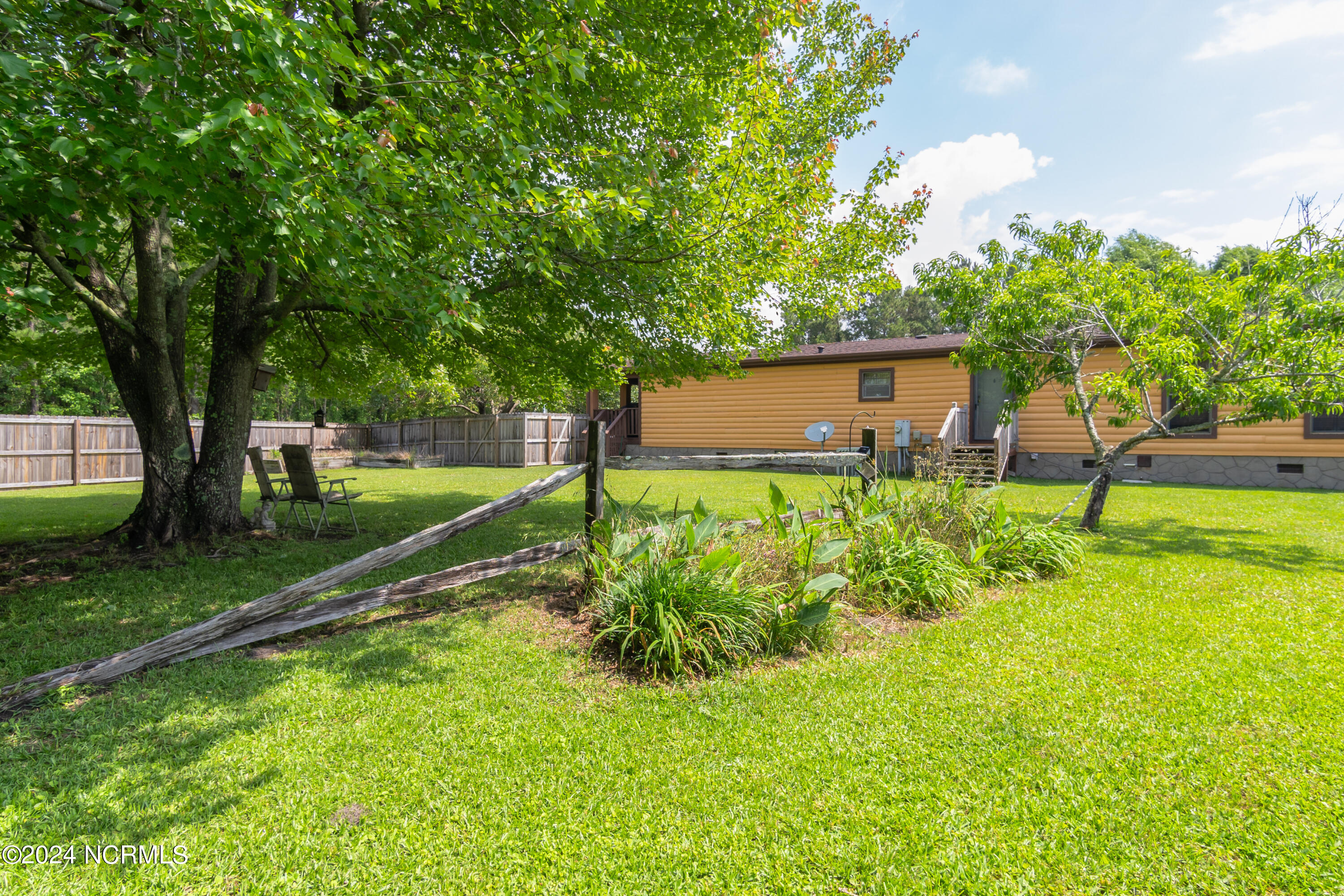 100 Maplecrest Way