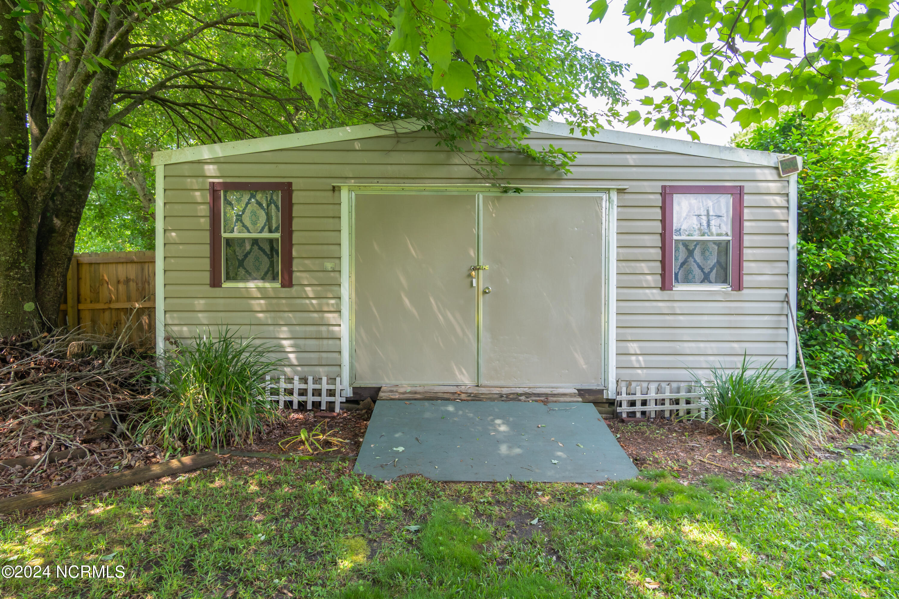 100 Maplecrest Way