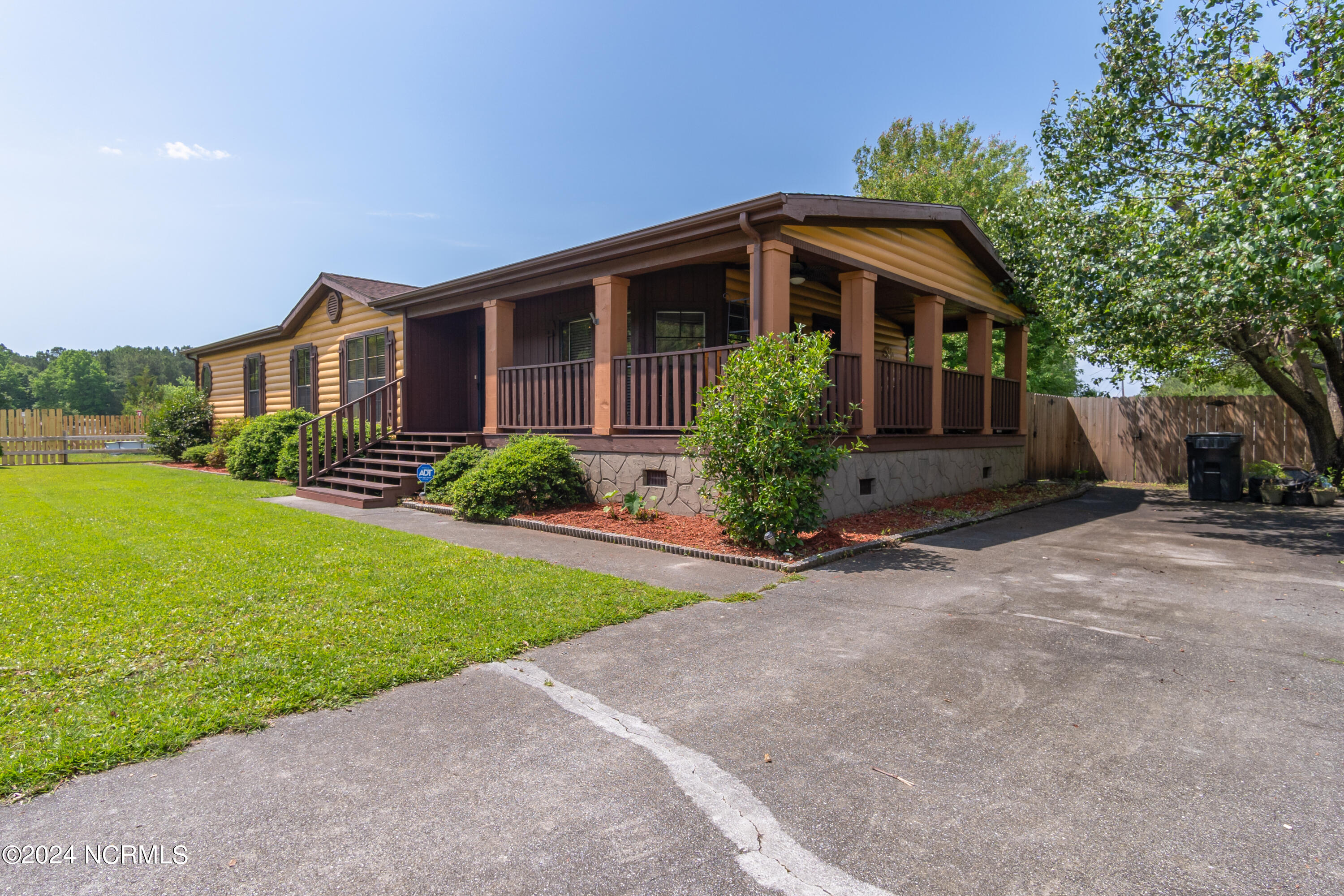 100 Maplecrest Way