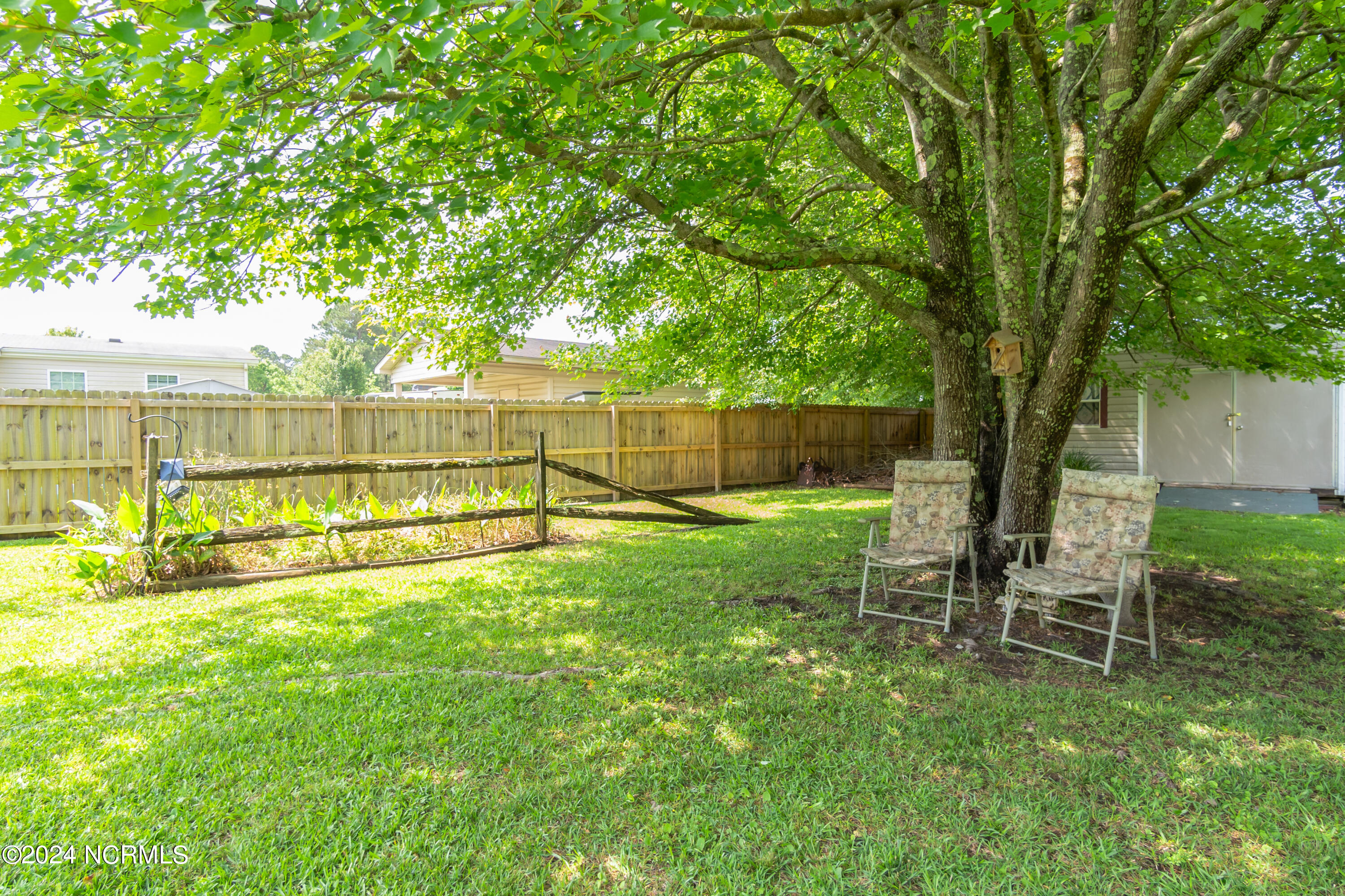 100 Maplecrest Way