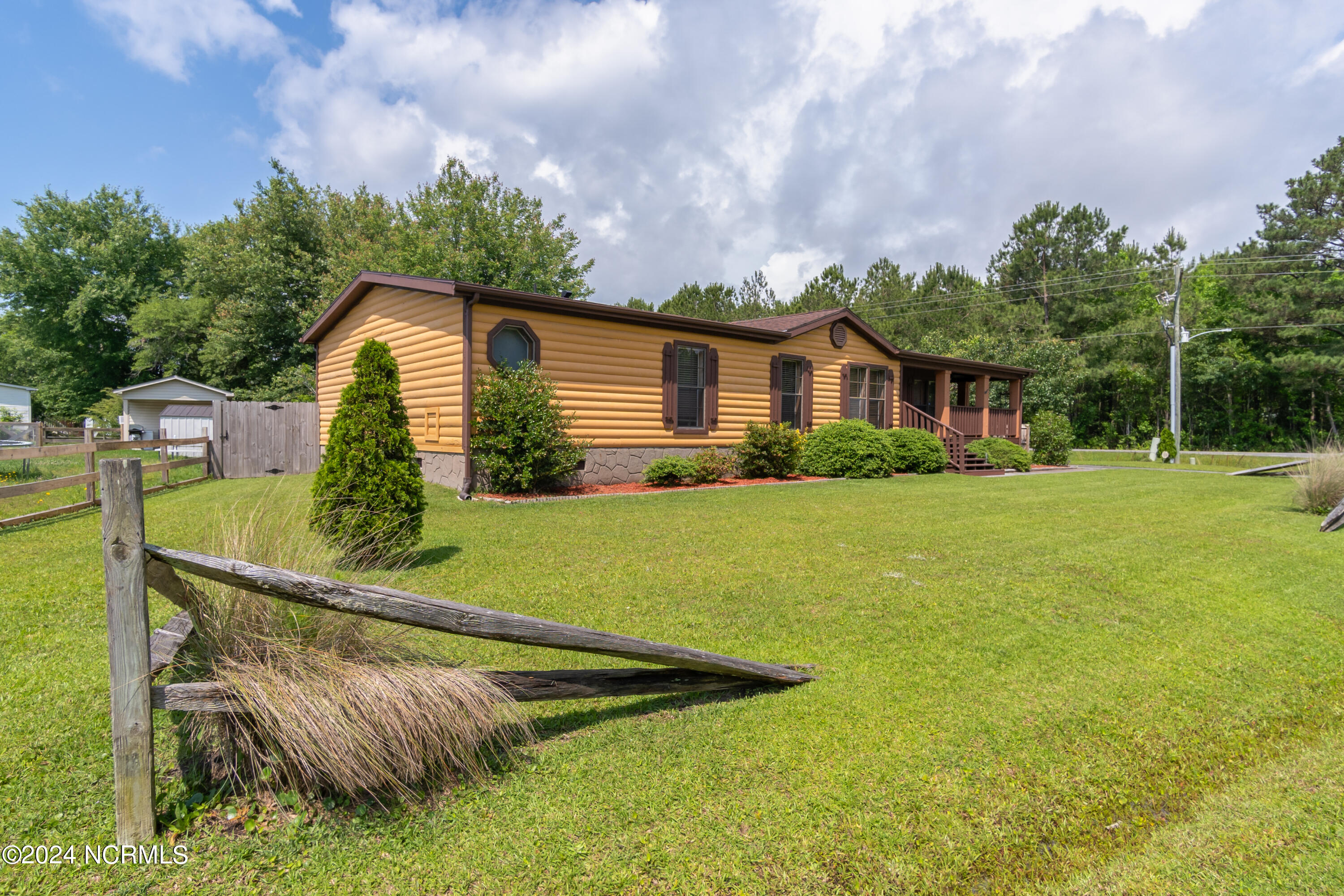 100 Maplecrest Way