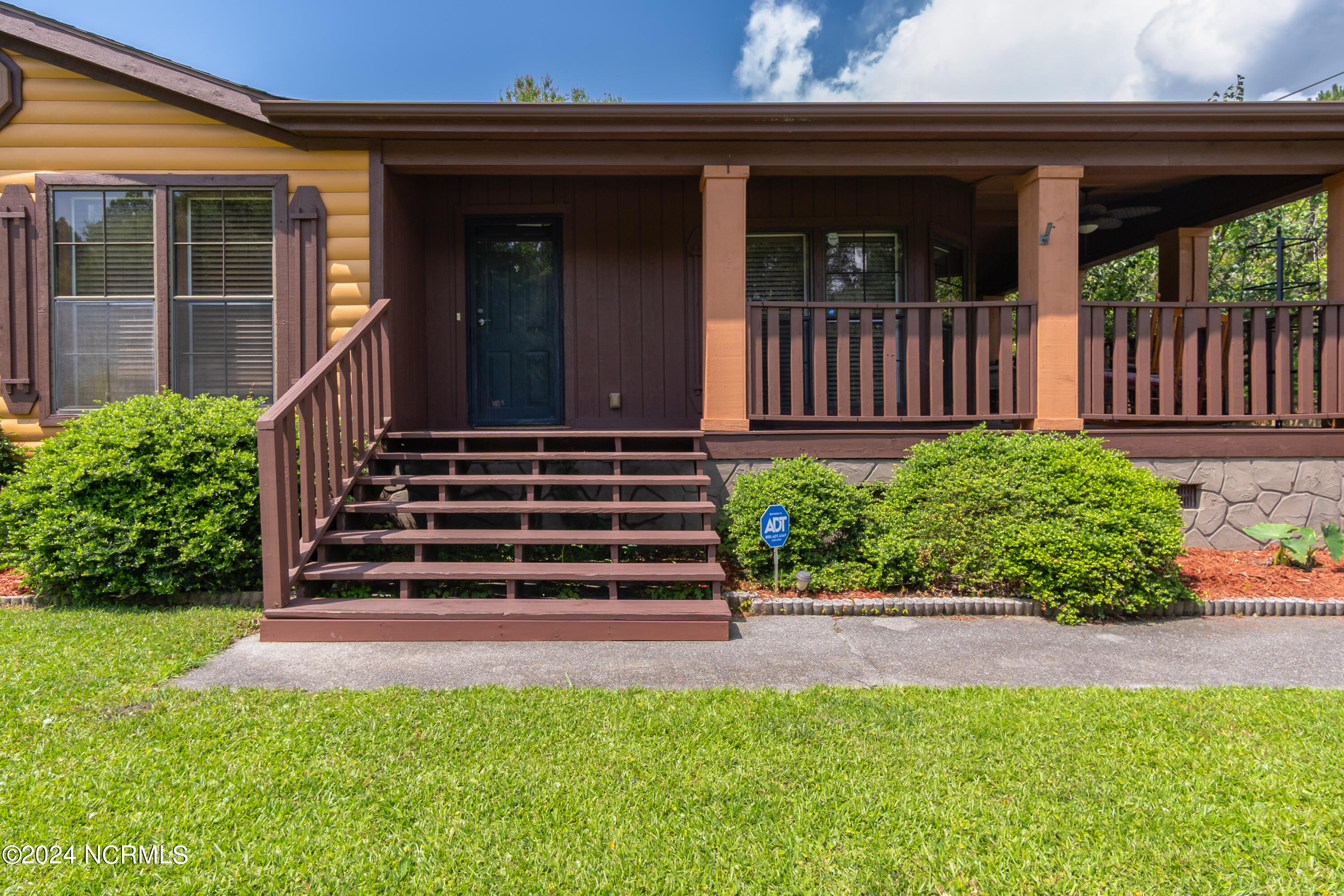 100 Maplecrest Way