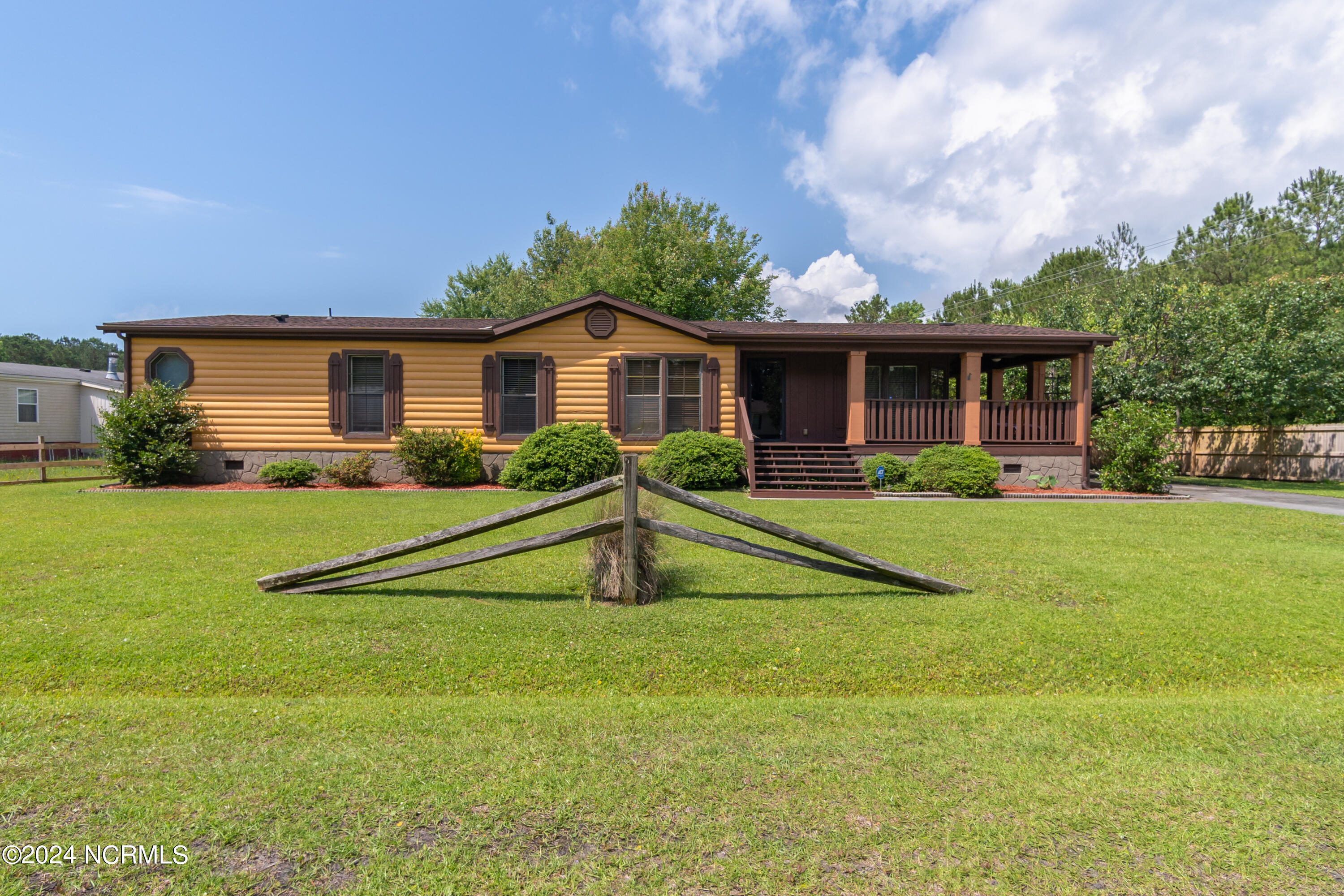 100 Maplecrest Way
