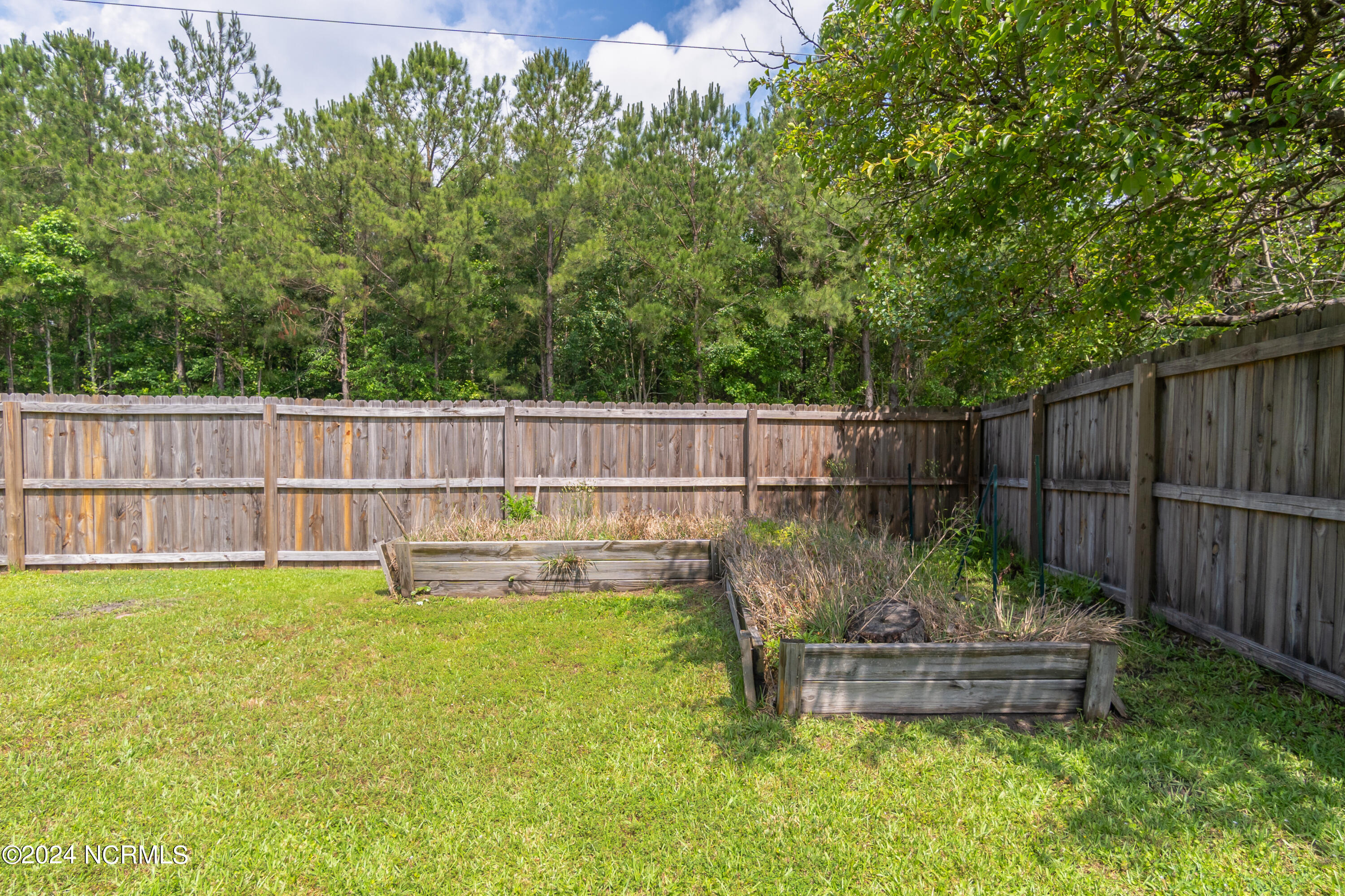 100 Maplecrest Way