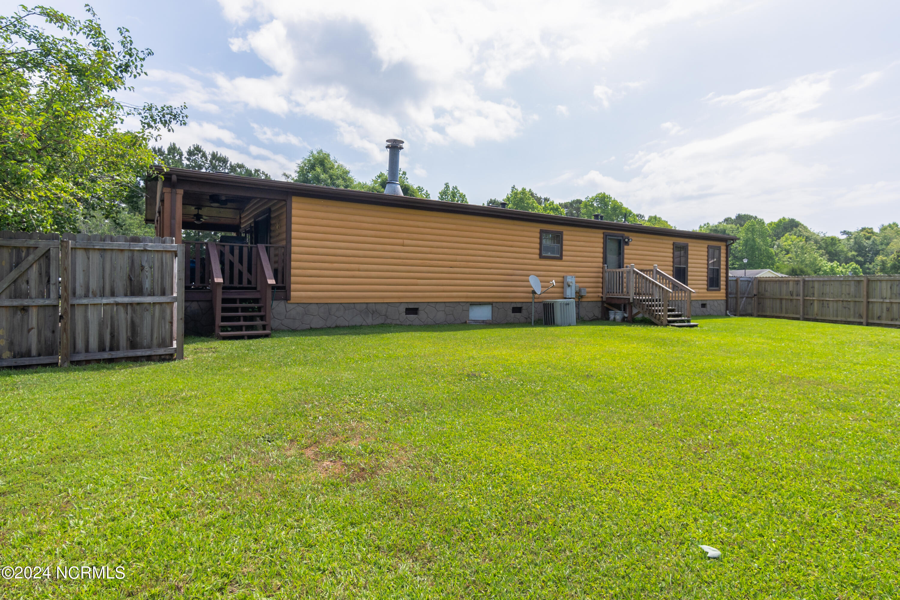 100 Maplecrest Way