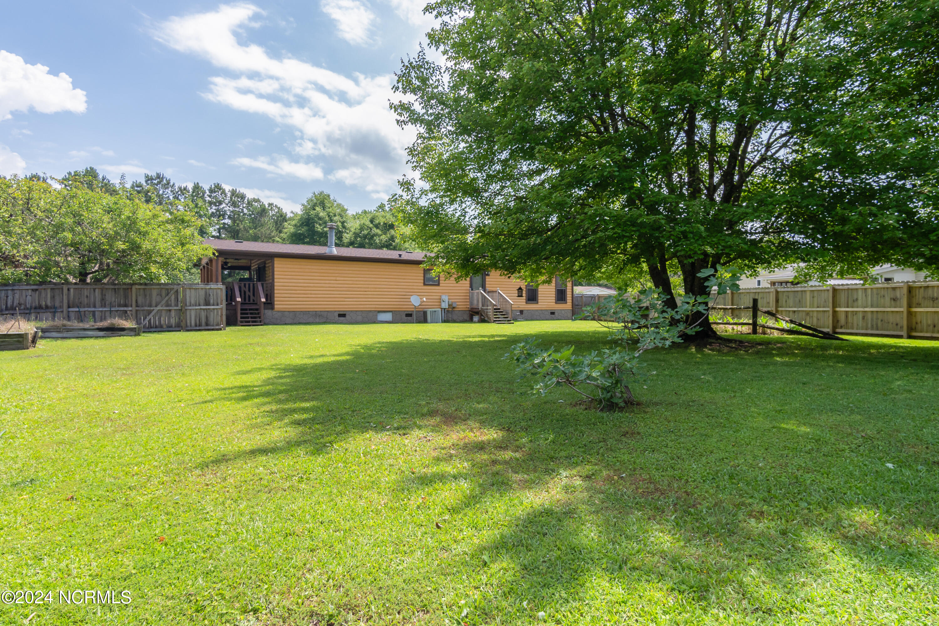 100 Maplecrest Way