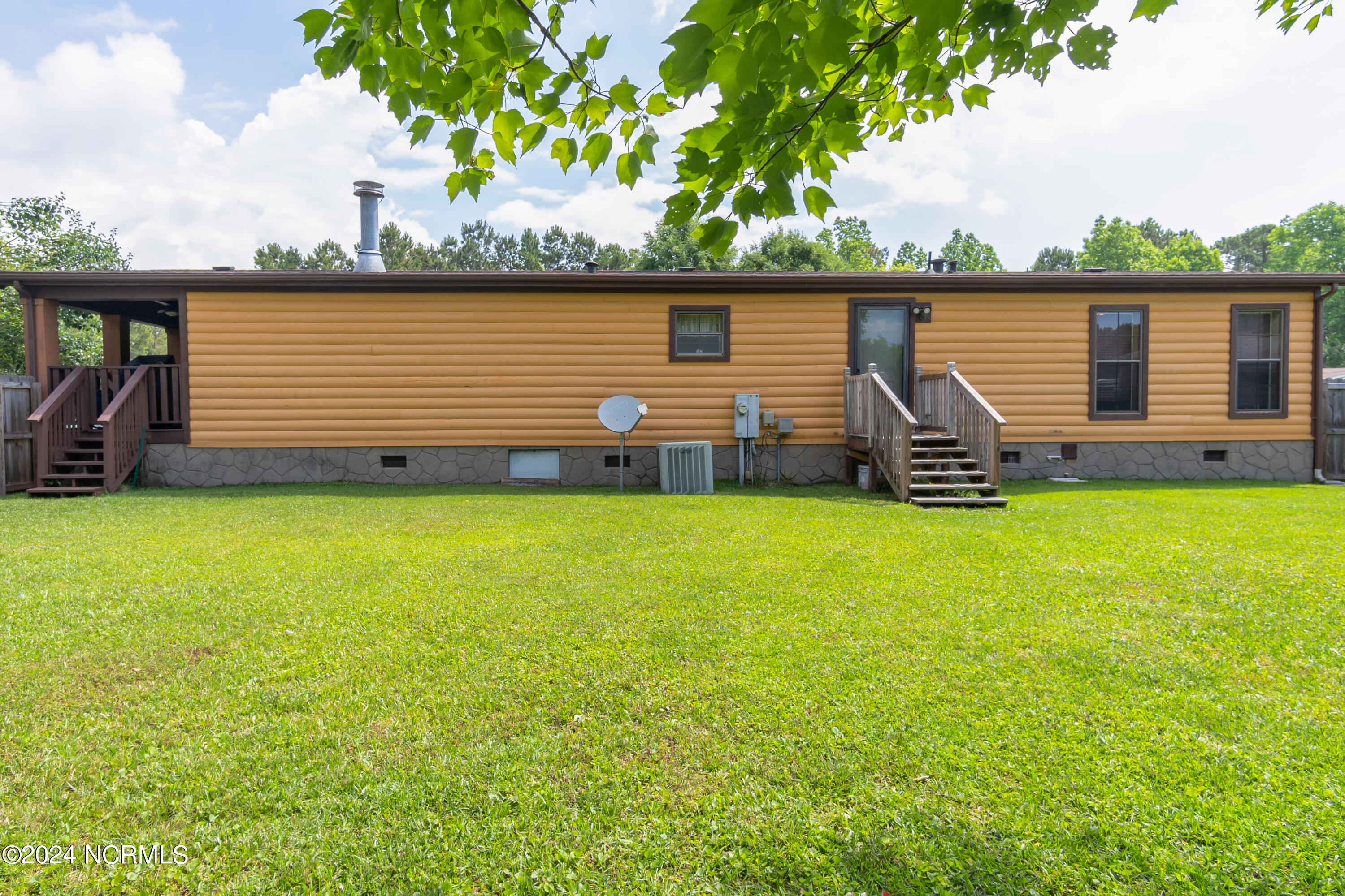 100 Maplecrest Way