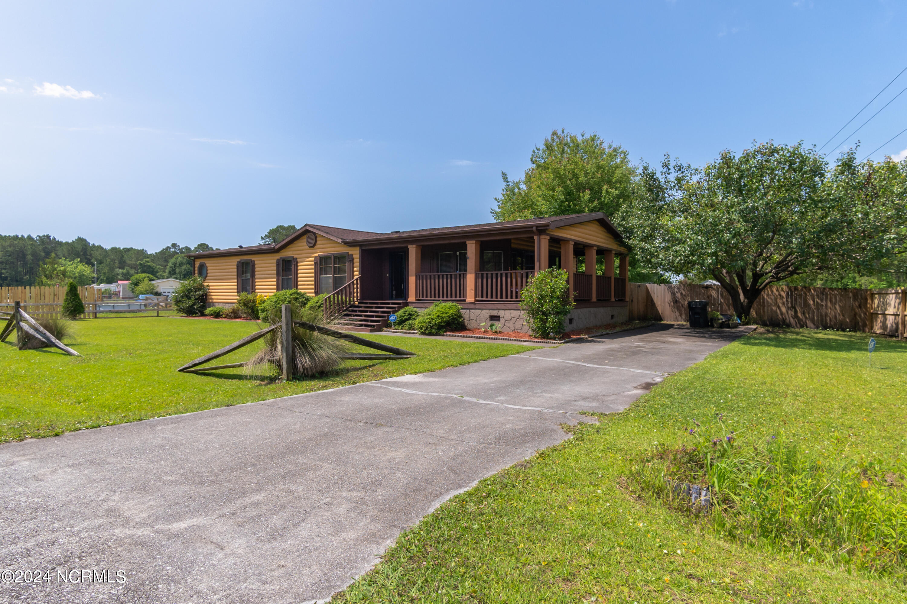 100 Maplecrest Way