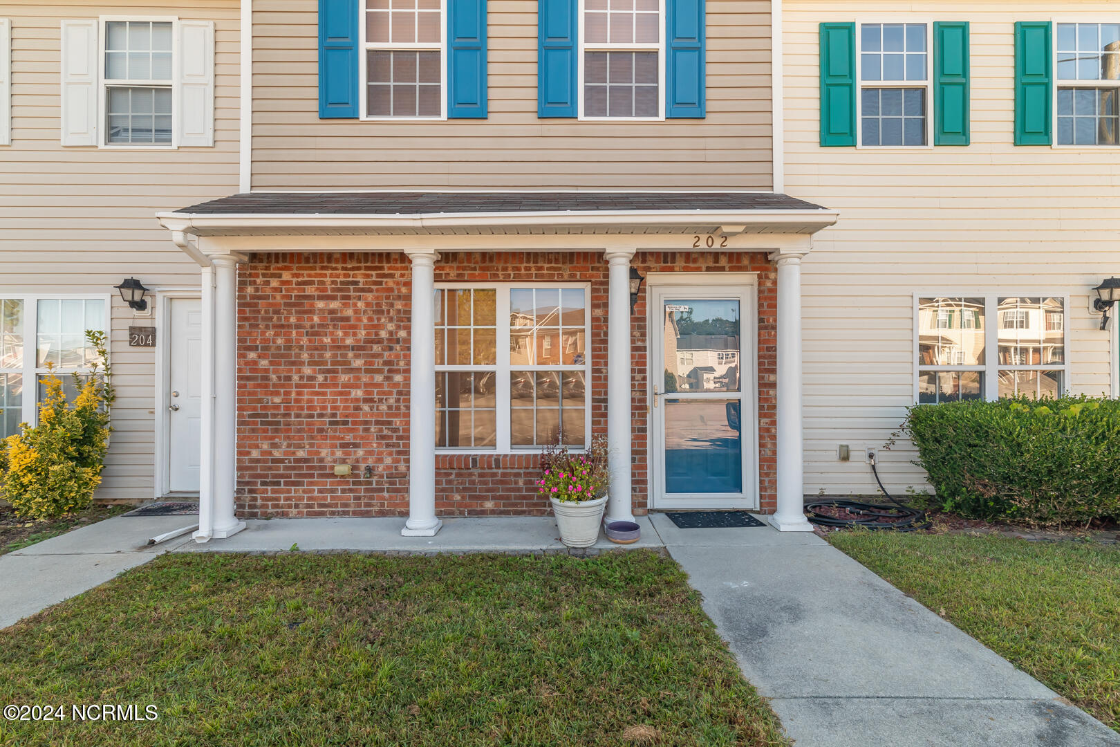 202 Pinegrove Court
