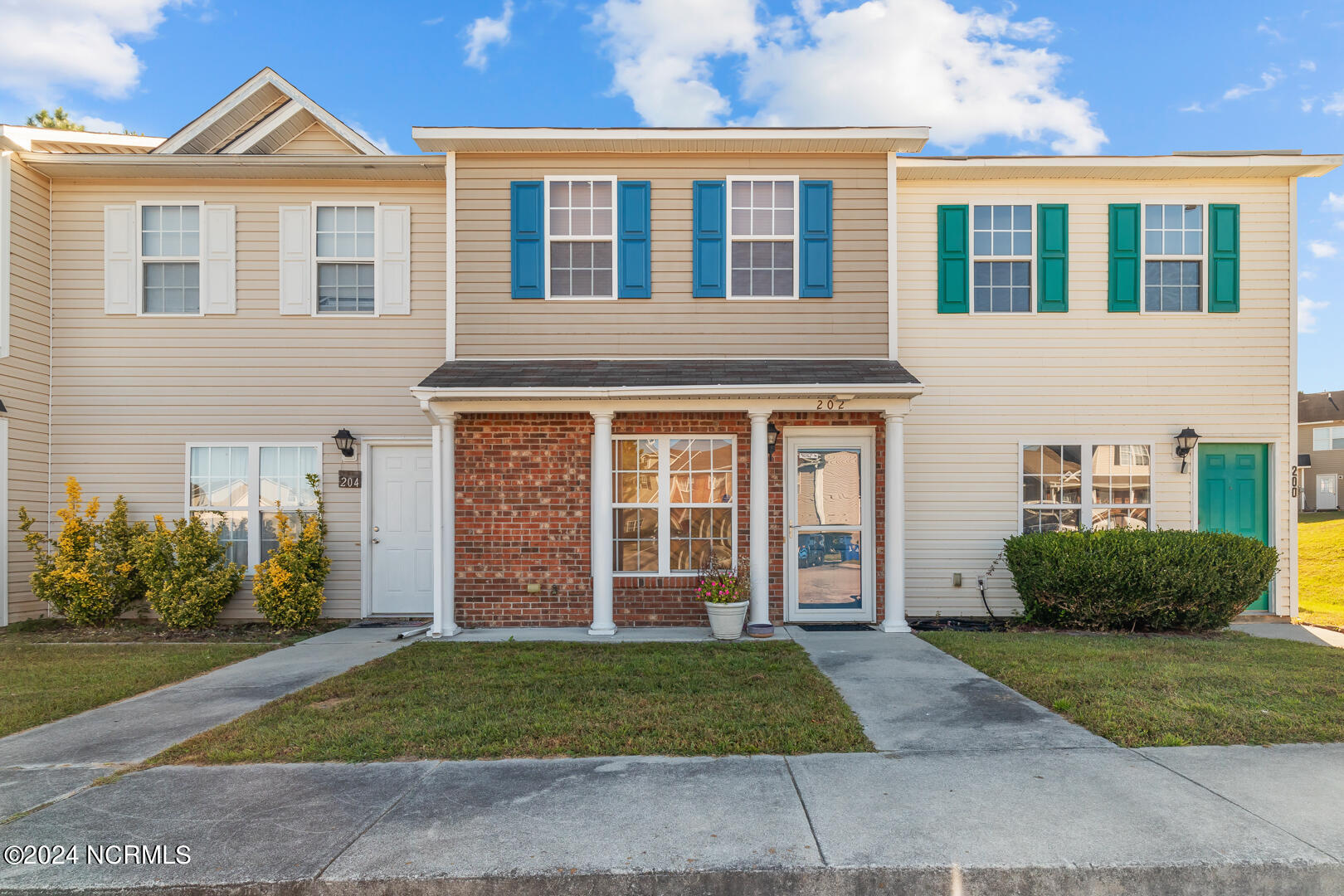 202 Pinegrove Court