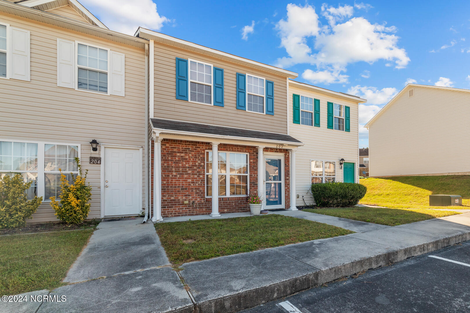 202 Pinegrove Court