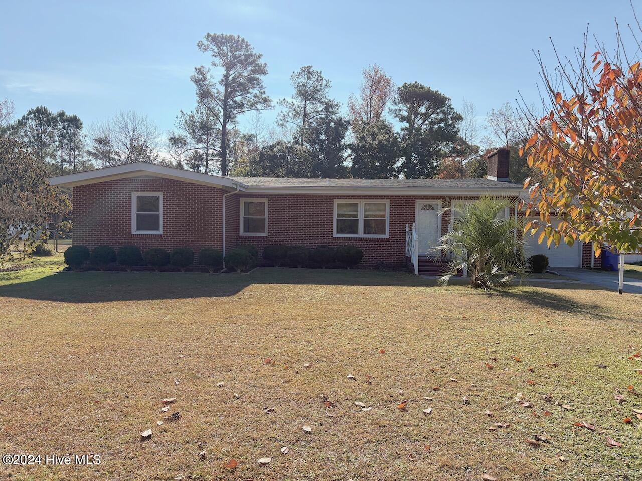 2112 S Lakeview Drive