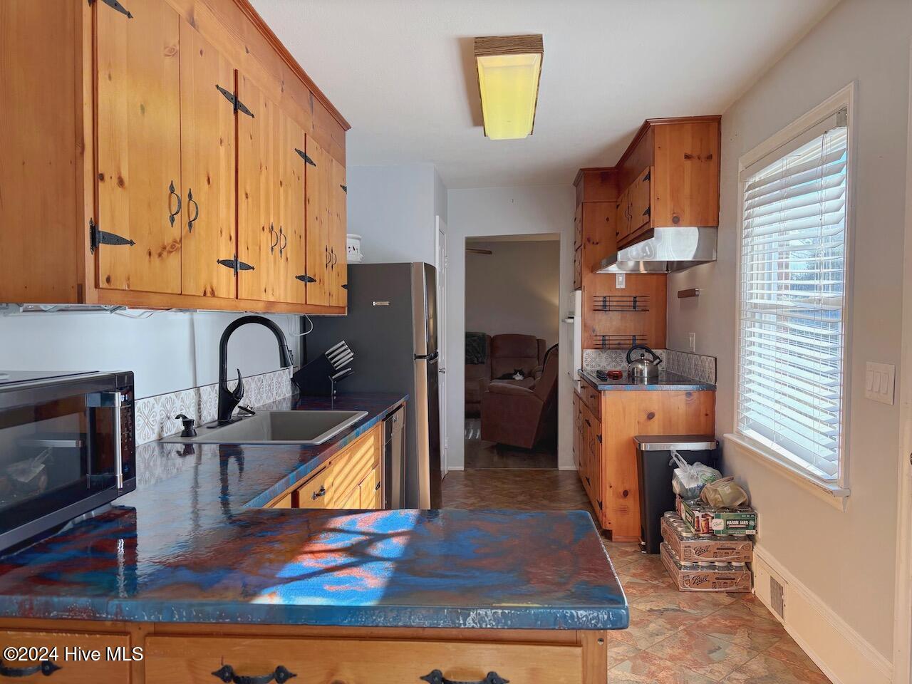 2112 S Lakeview Drive
