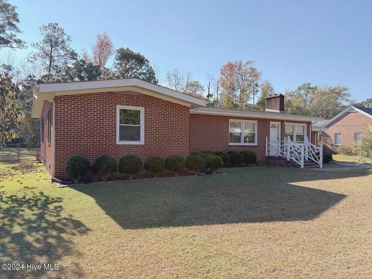 2112 S Lakeview Drive