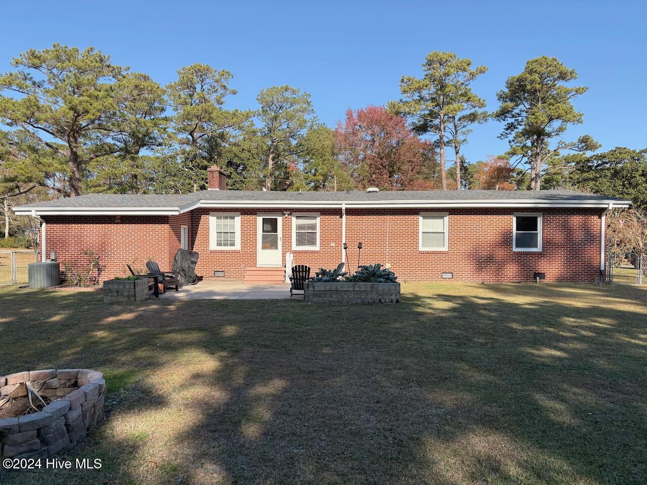 2112 S Lakeview Drive