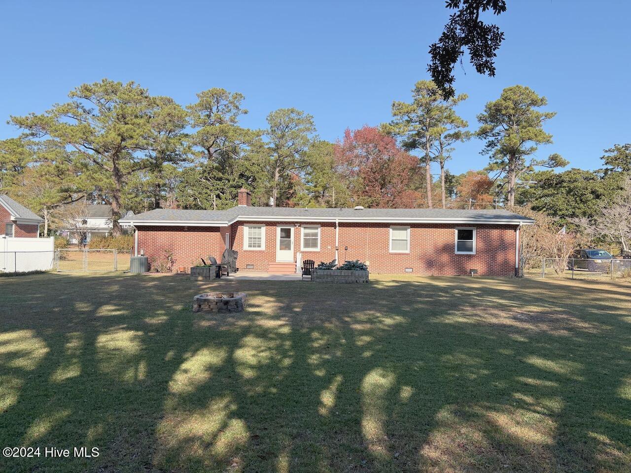 2112 S Lakeview Drive