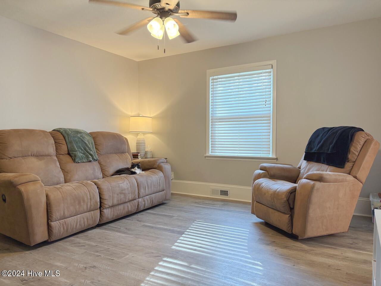 2112 S Lakeview Drive