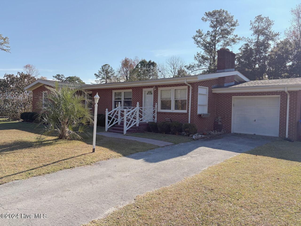 2112 S Lakeview Drive