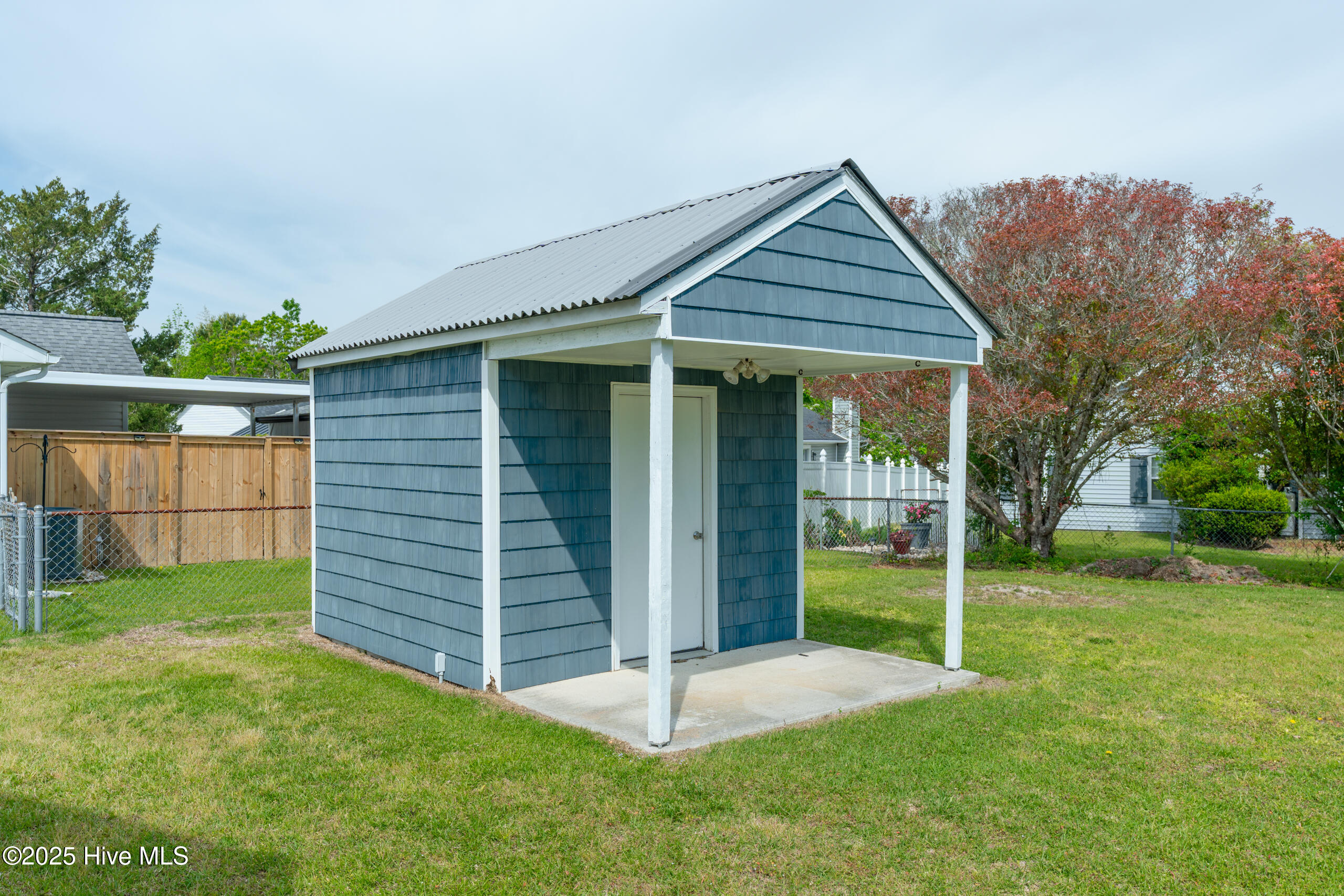 823 S Dogwood Lane