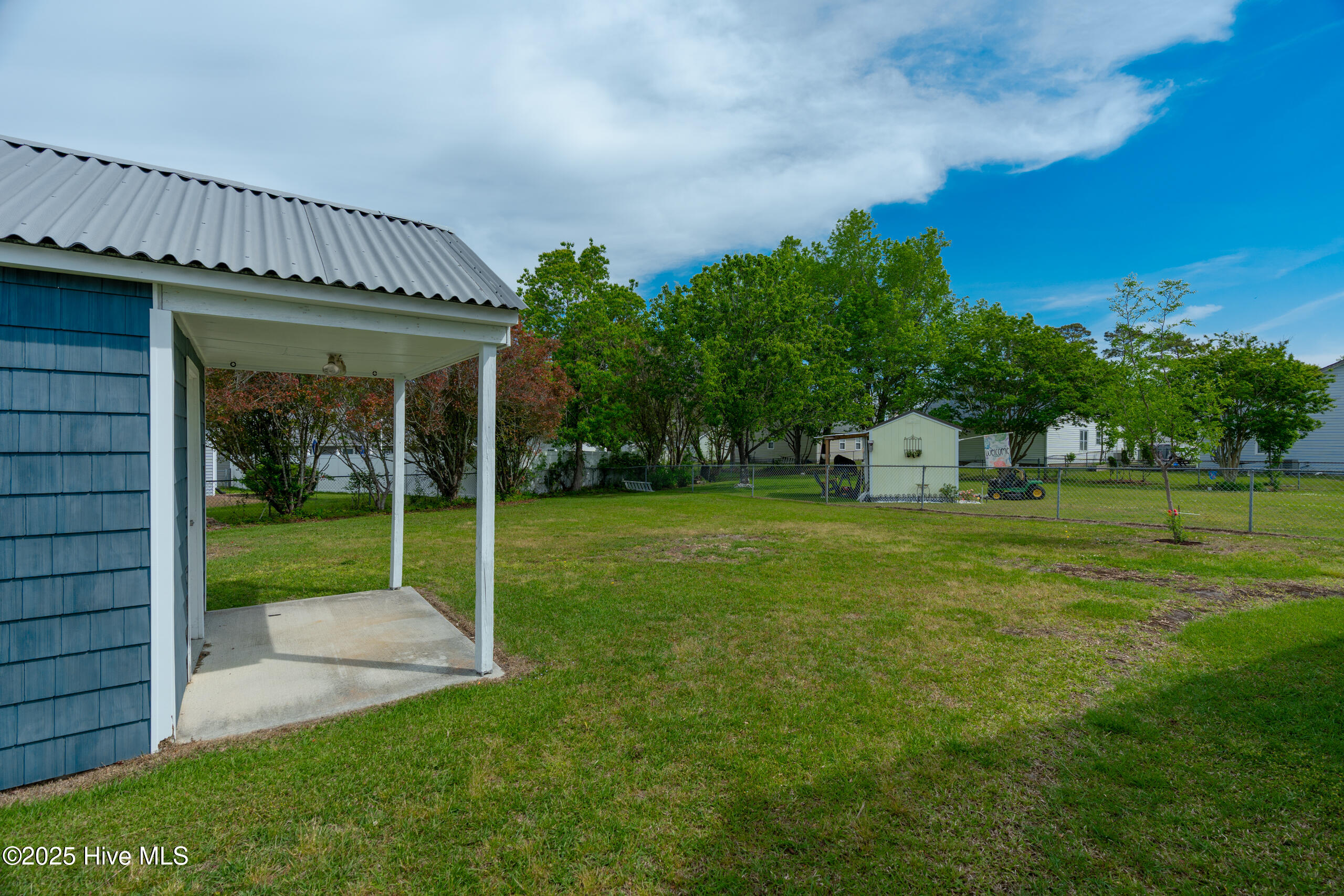 823 S Dogwood Lane