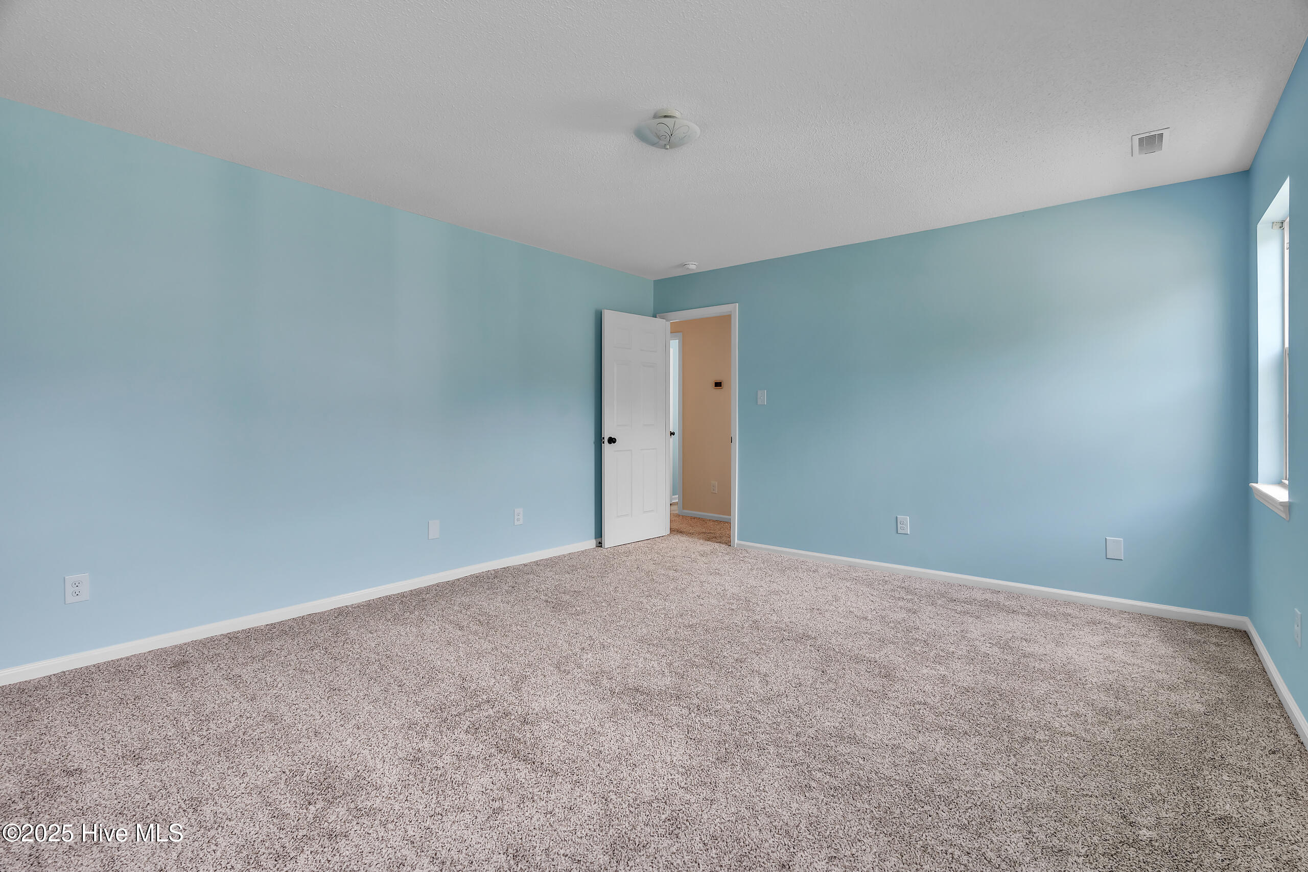 823 S Dogwood Lane