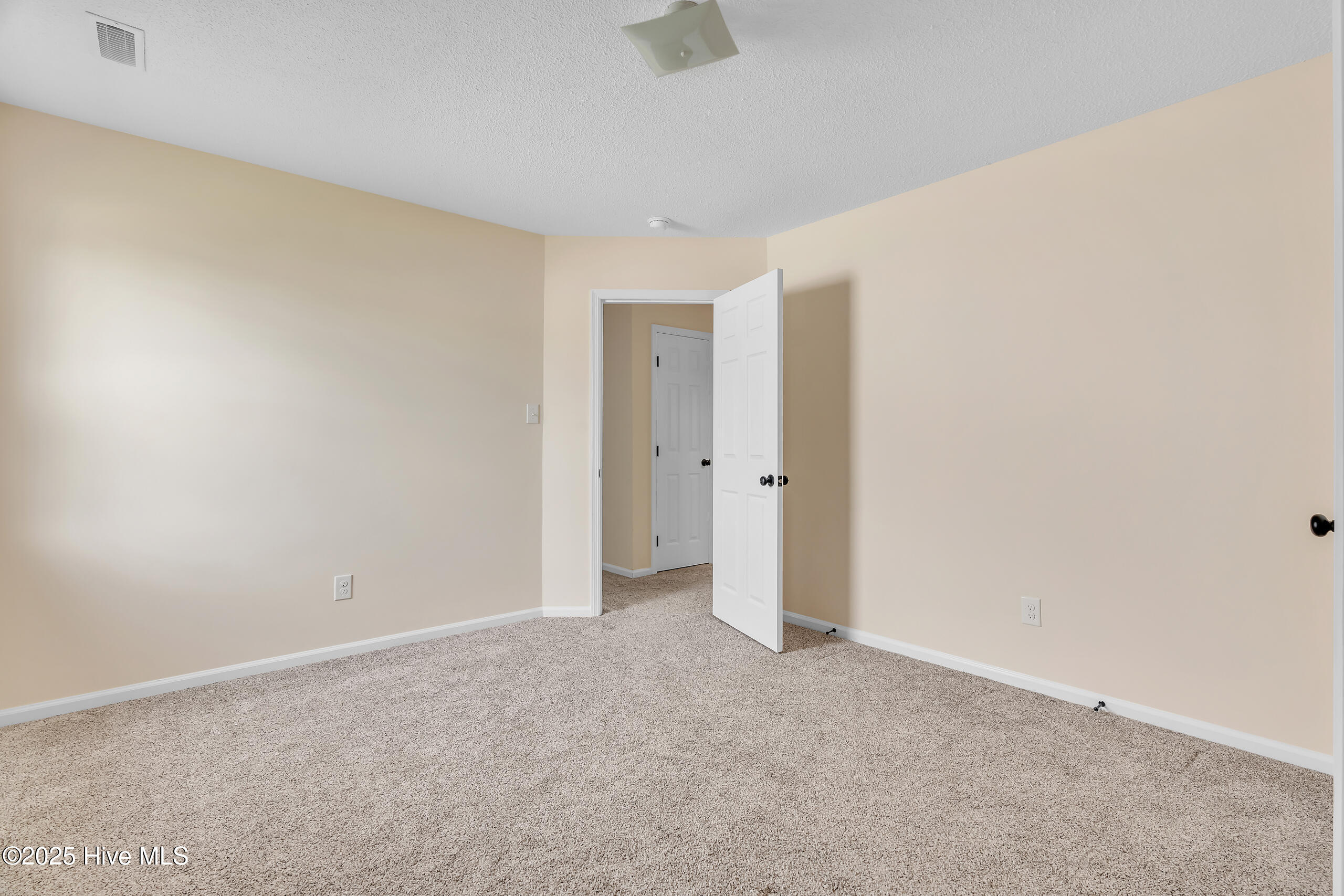 823 S Dogwood Lane