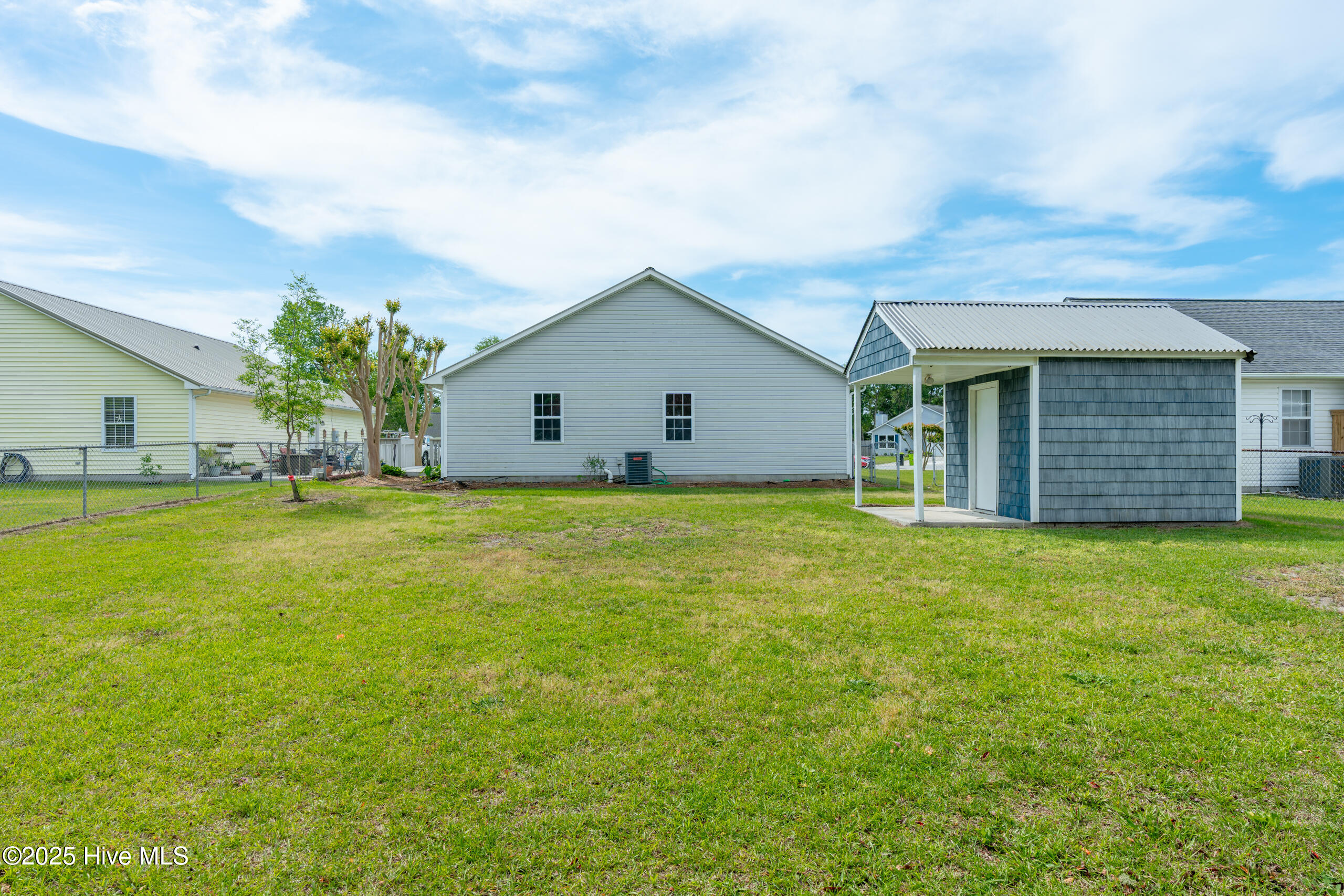 823 S Dogwood Lane