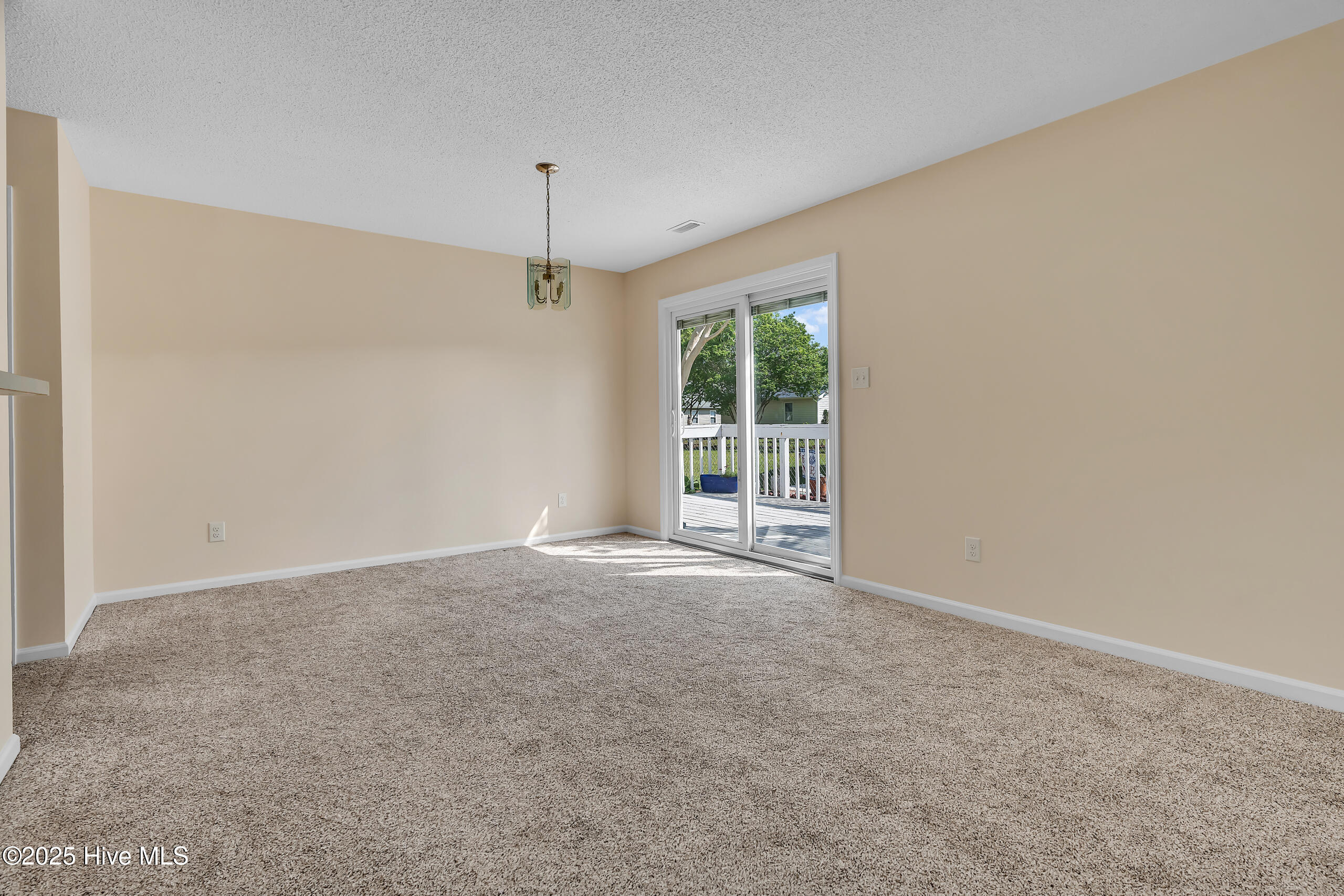 823 S Dogwood Lane