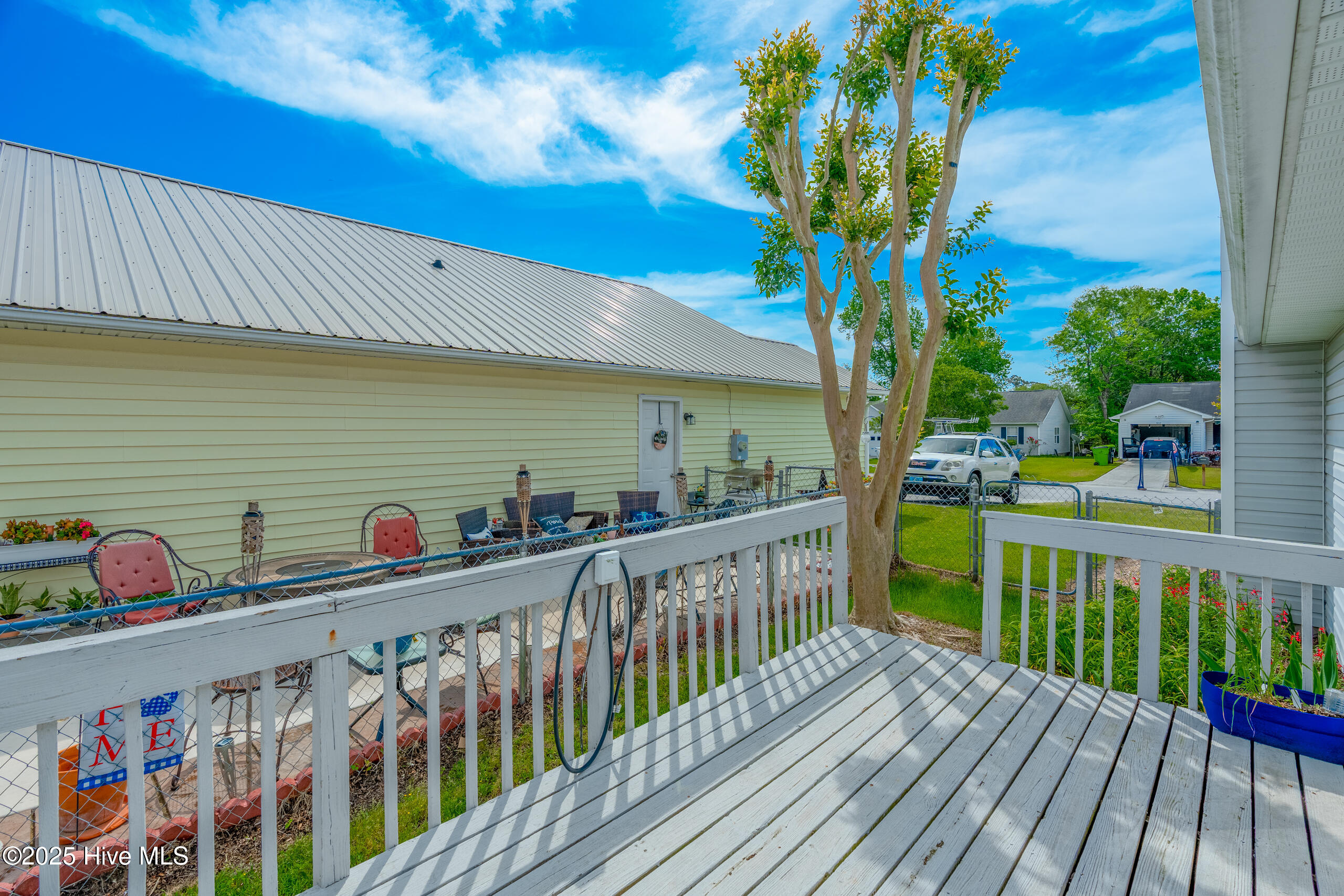 823 S Dogwood Lane