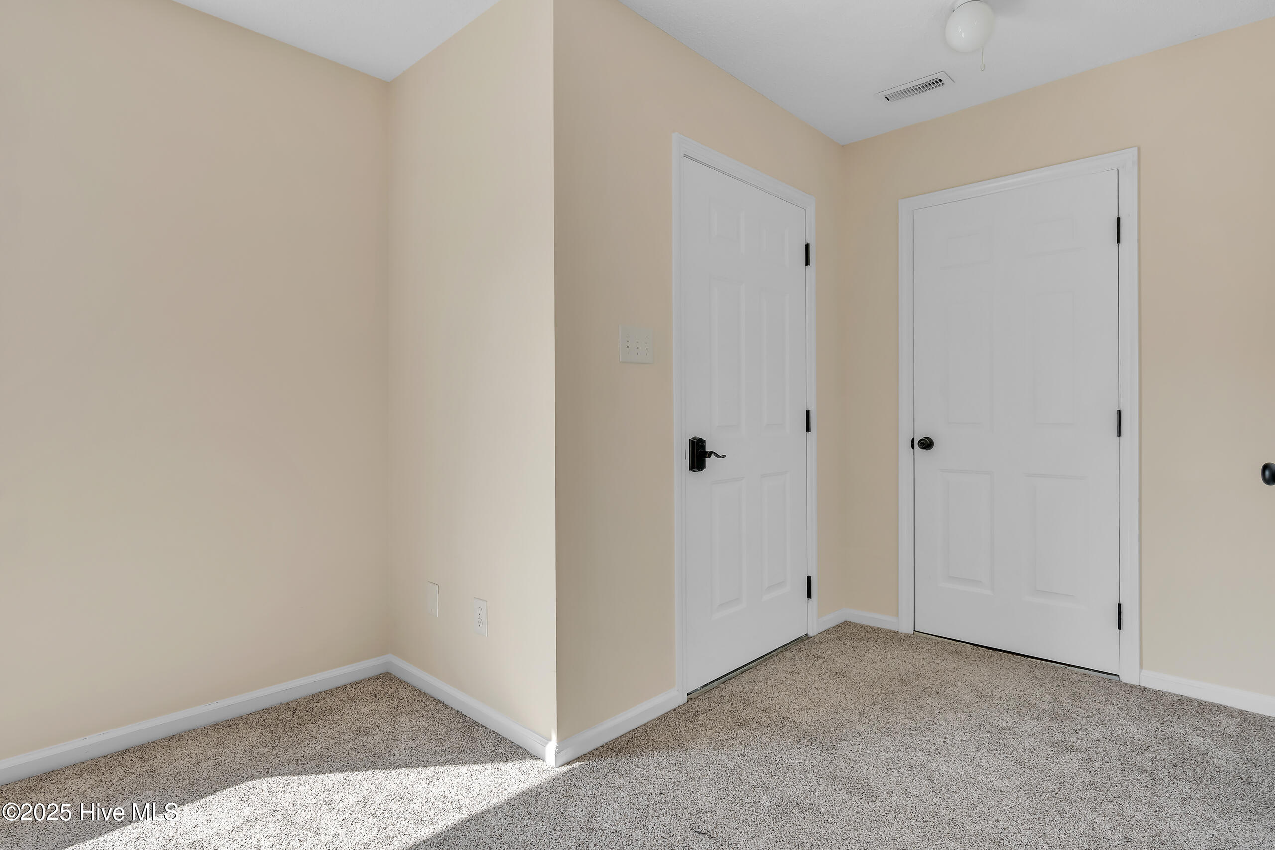 823 S Dogwood Lane