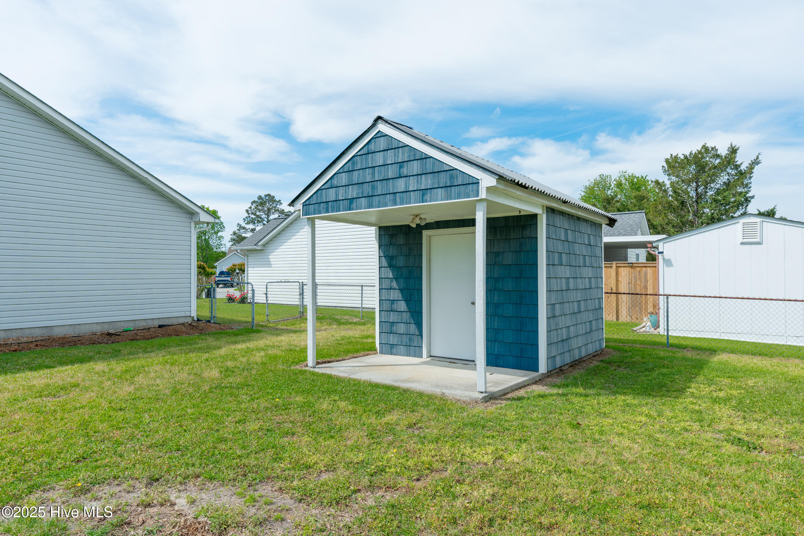823 S Dogwood Lane