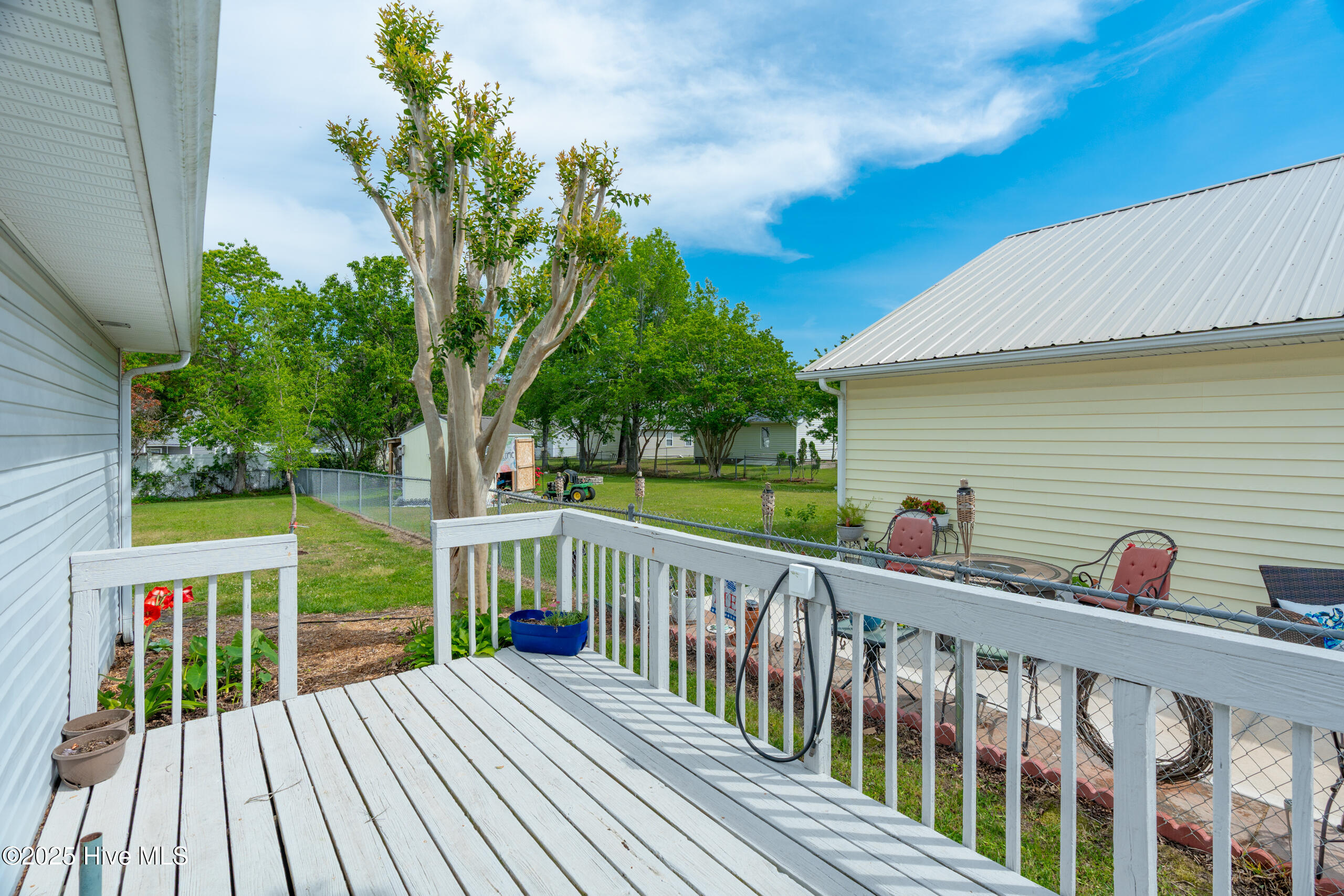 823 S Dogwood Lane