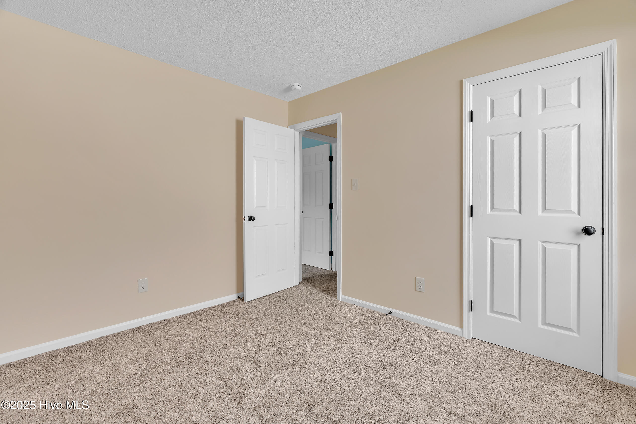 823 S Dogwood Lane