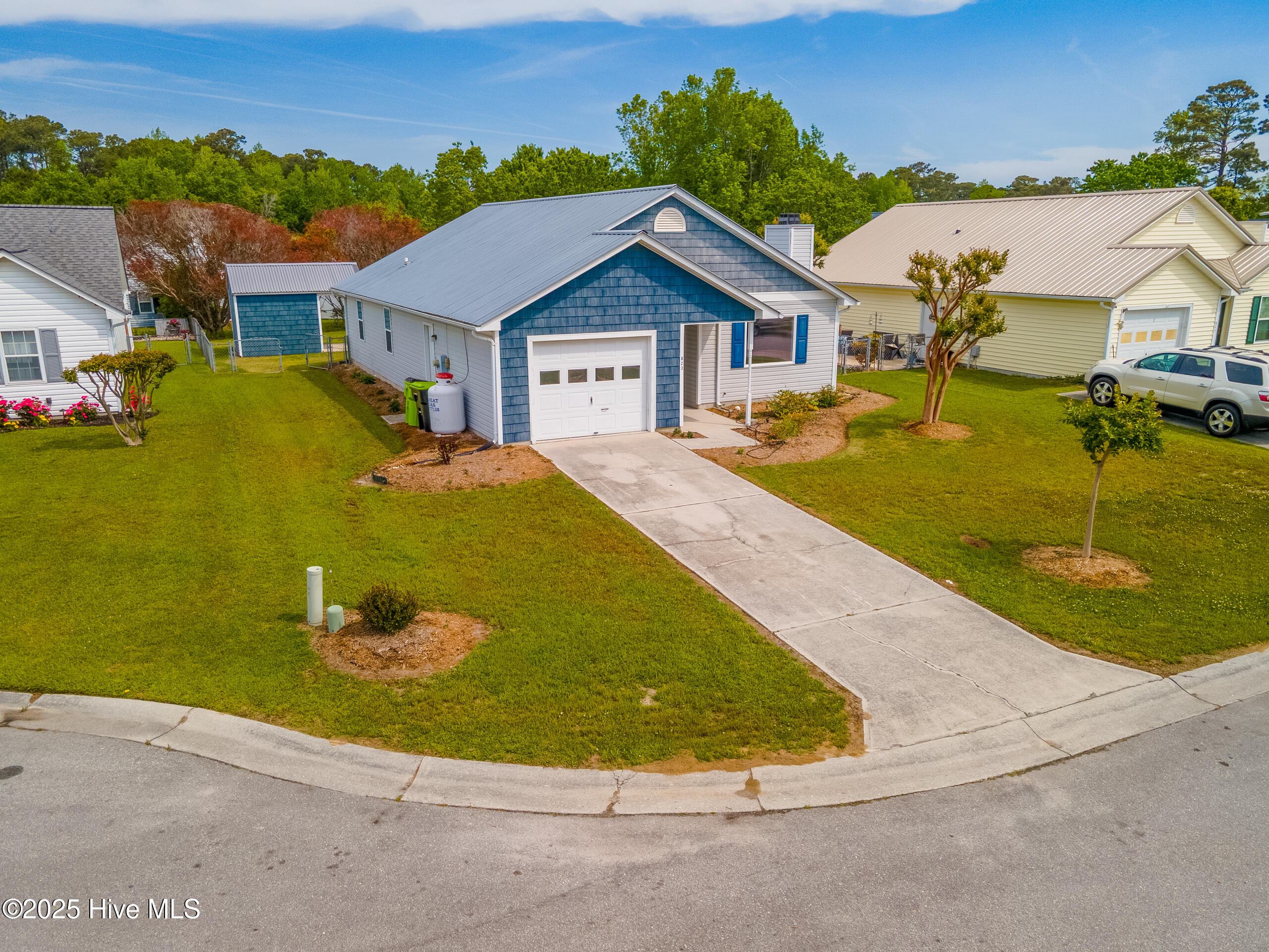 823 S Dogwood Lane