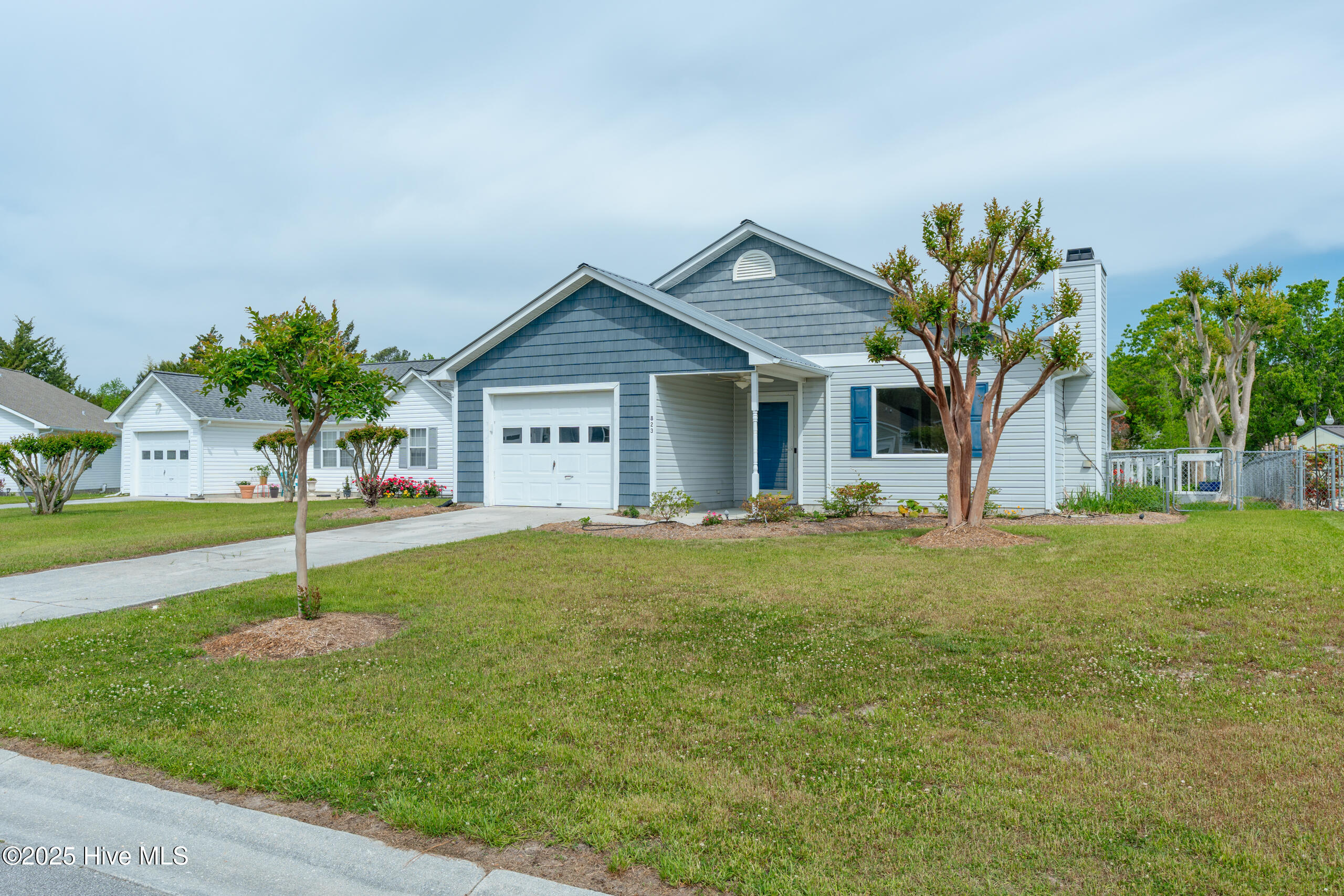 823 S Dogwood Lane