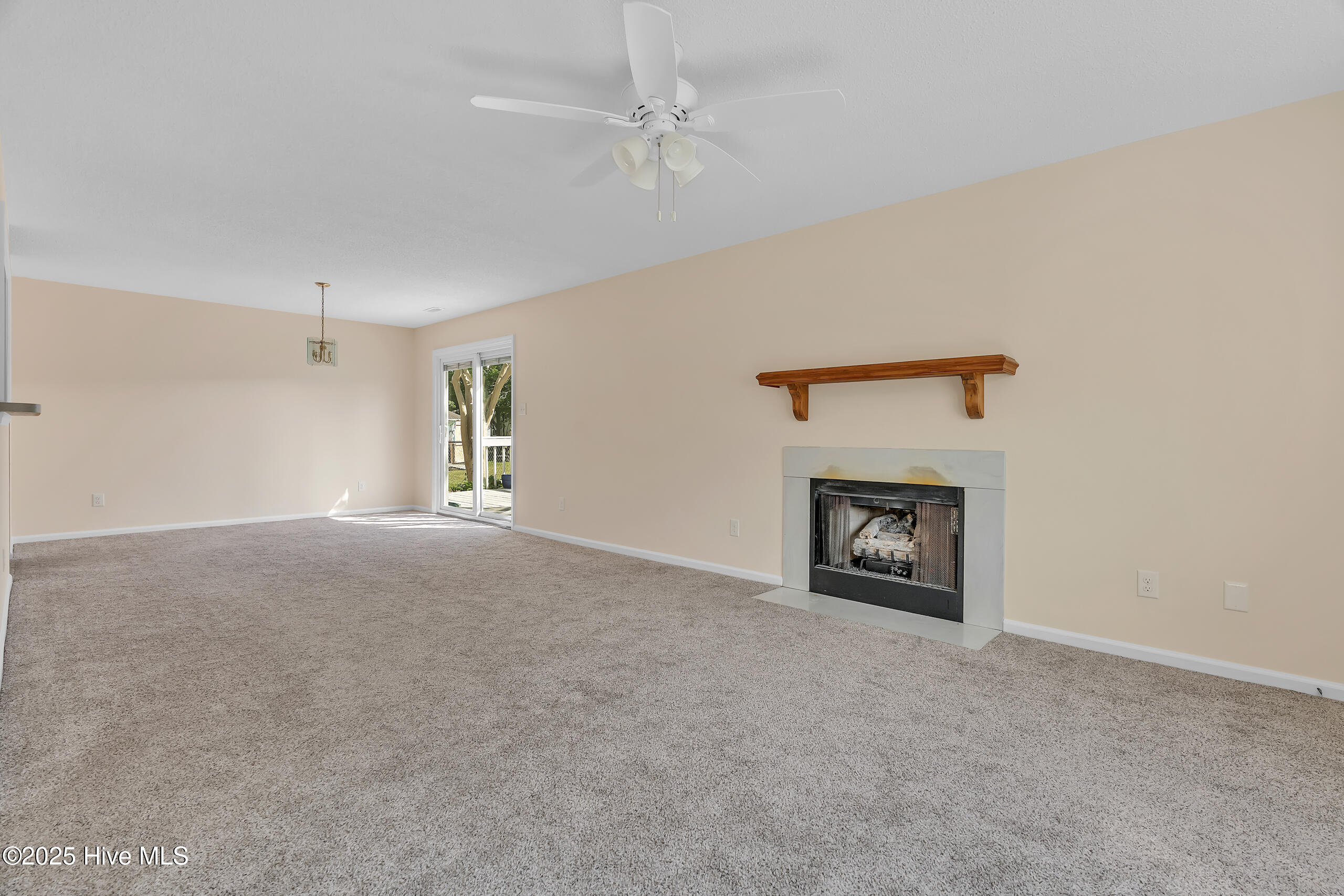 823 S Dogwood Lane