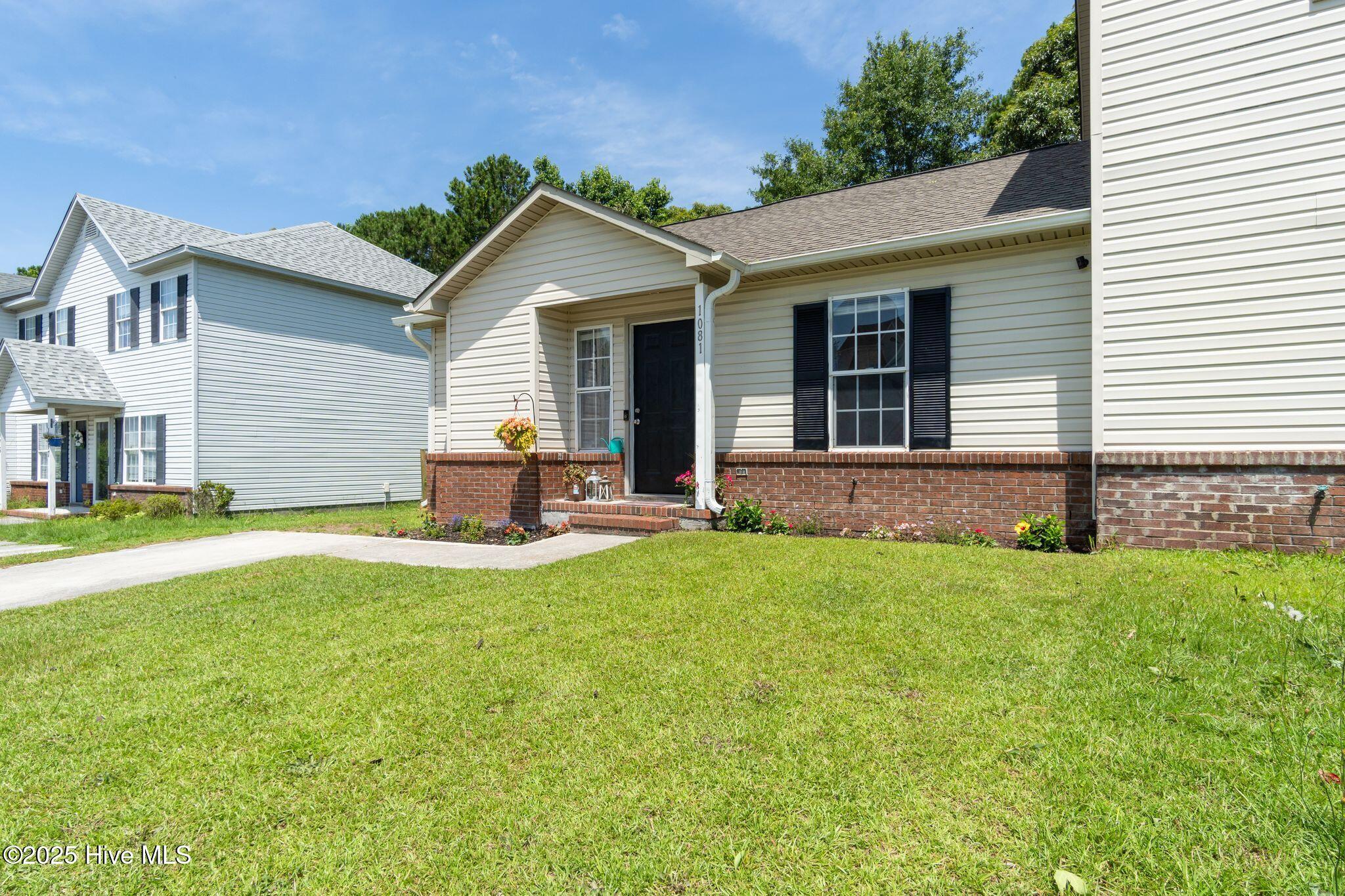1081 W Pueblo Drive