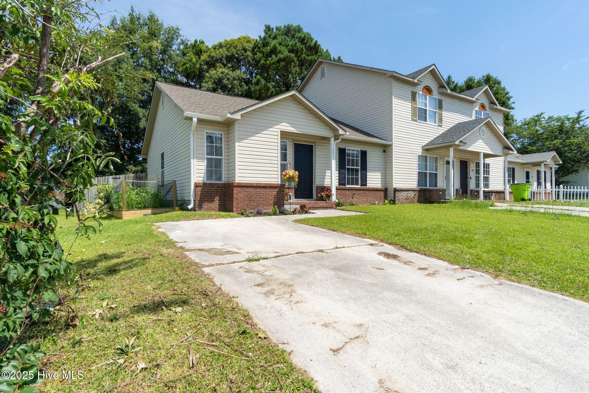 1081 W Pueblo Drive