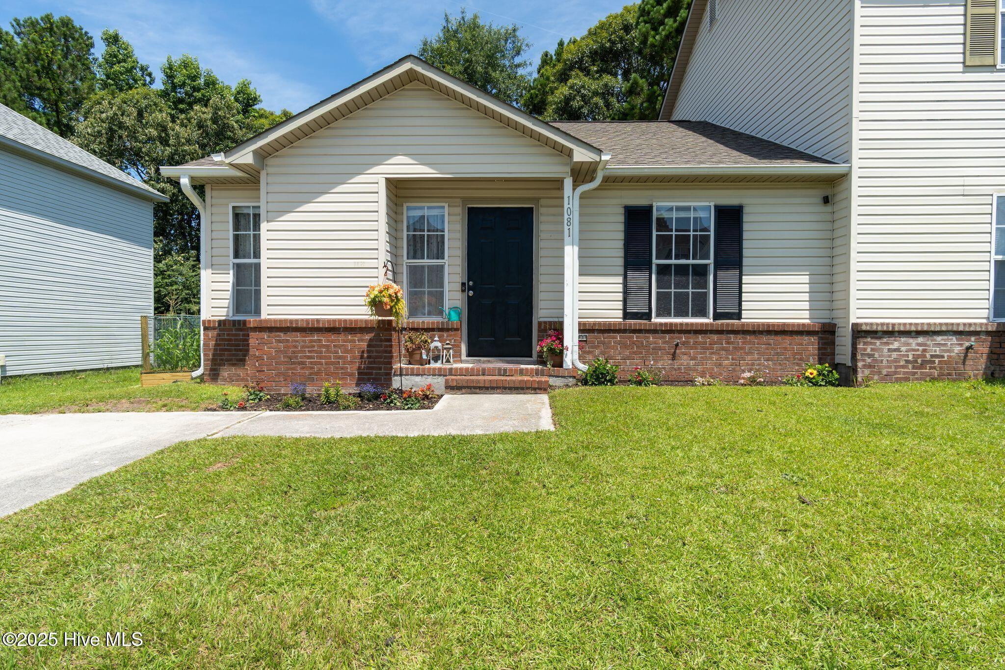 1081 W Pueblo Drive