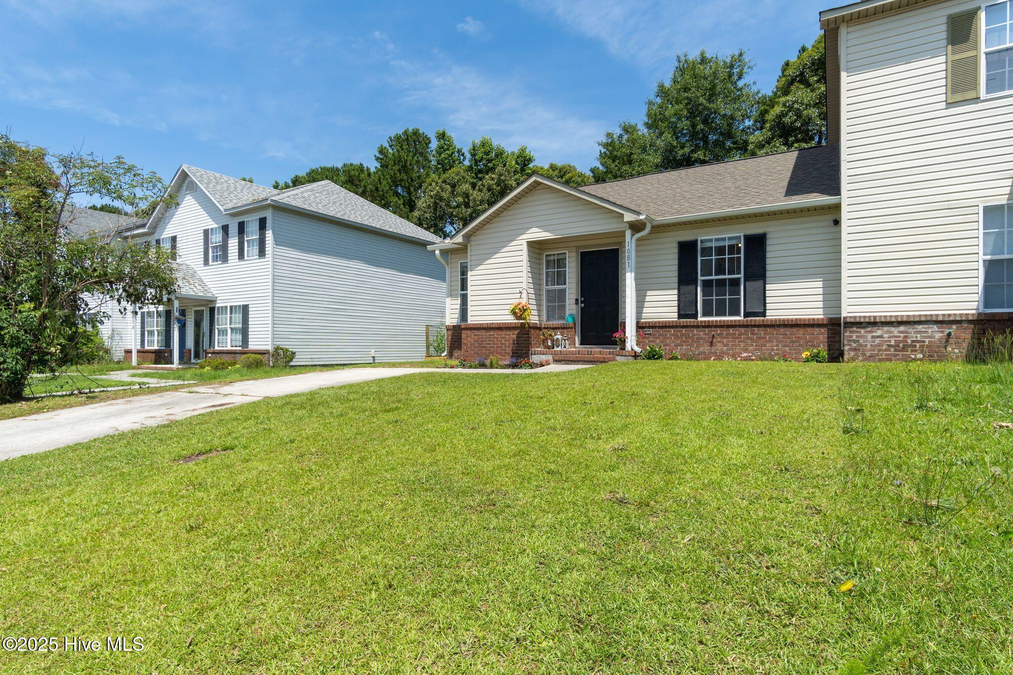 1081 W Pueblo Drive