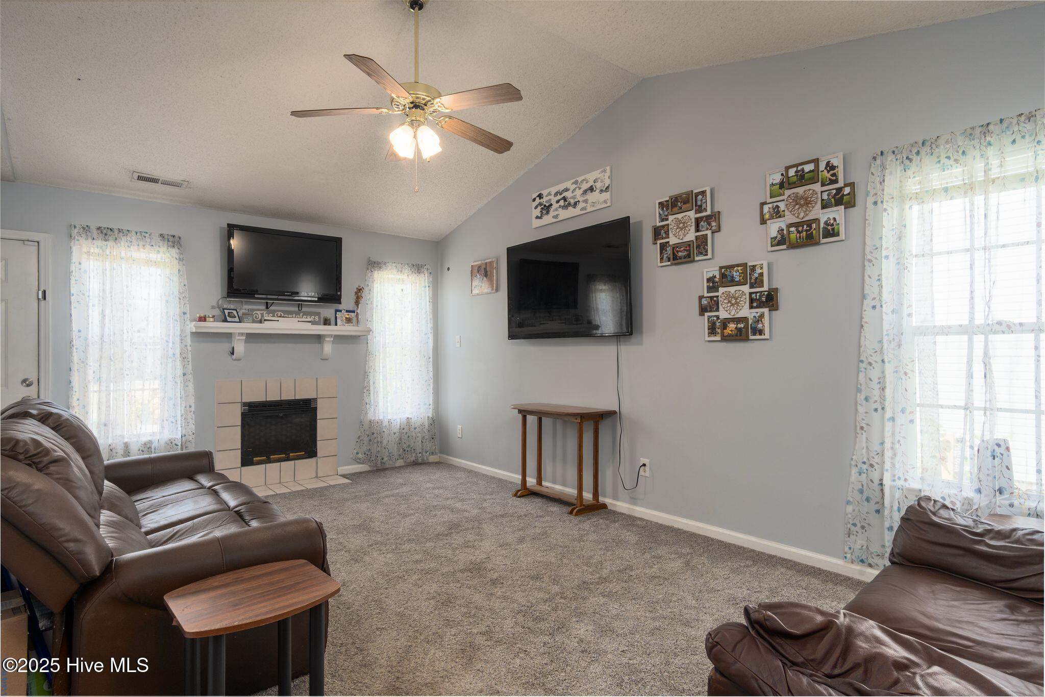 1081 W Pueblo Drive