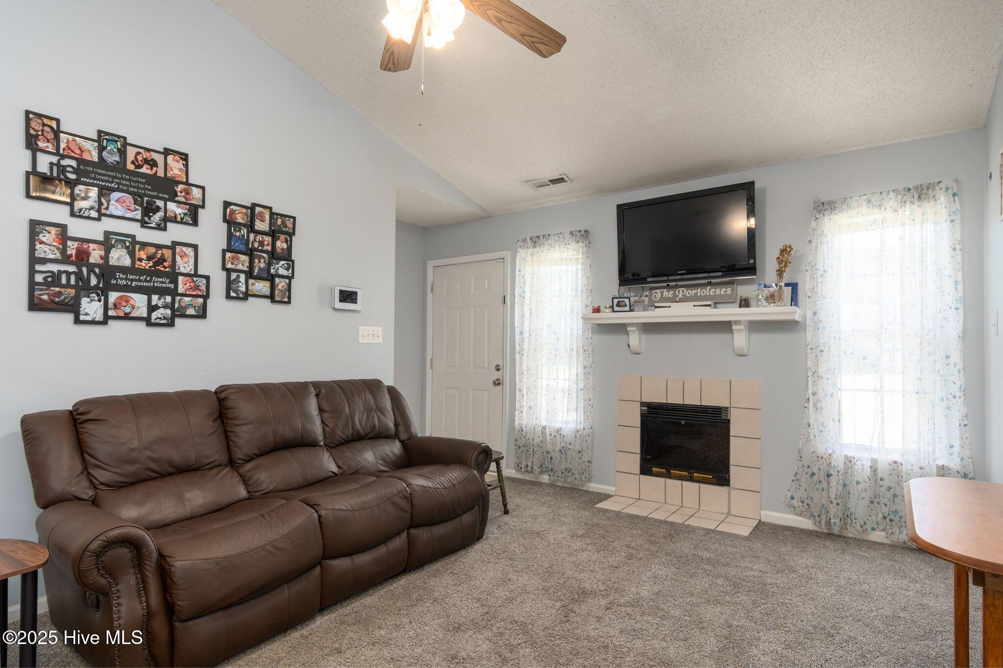 1081 W Pueblo Drive