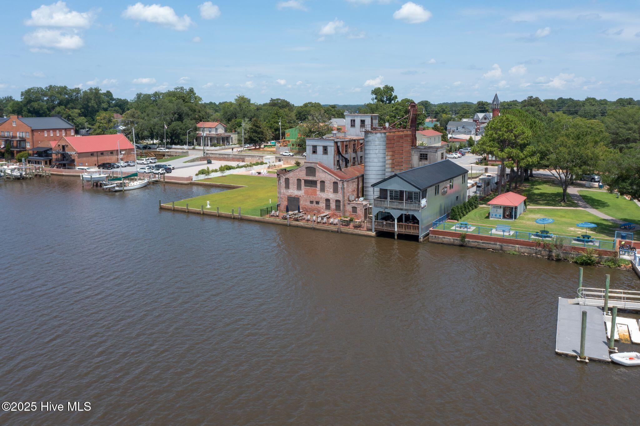 400 Island Drive