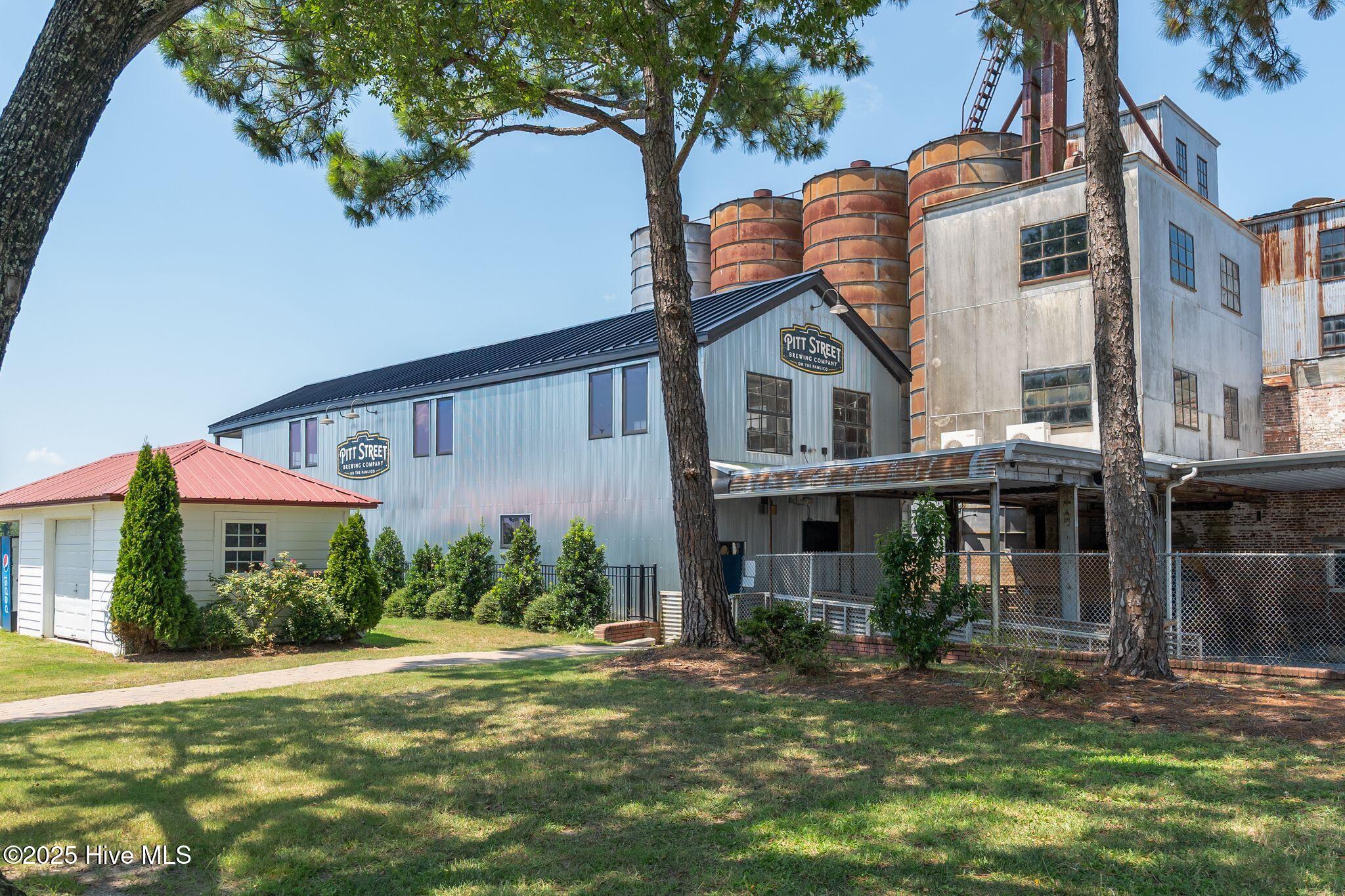 400 Island Drive