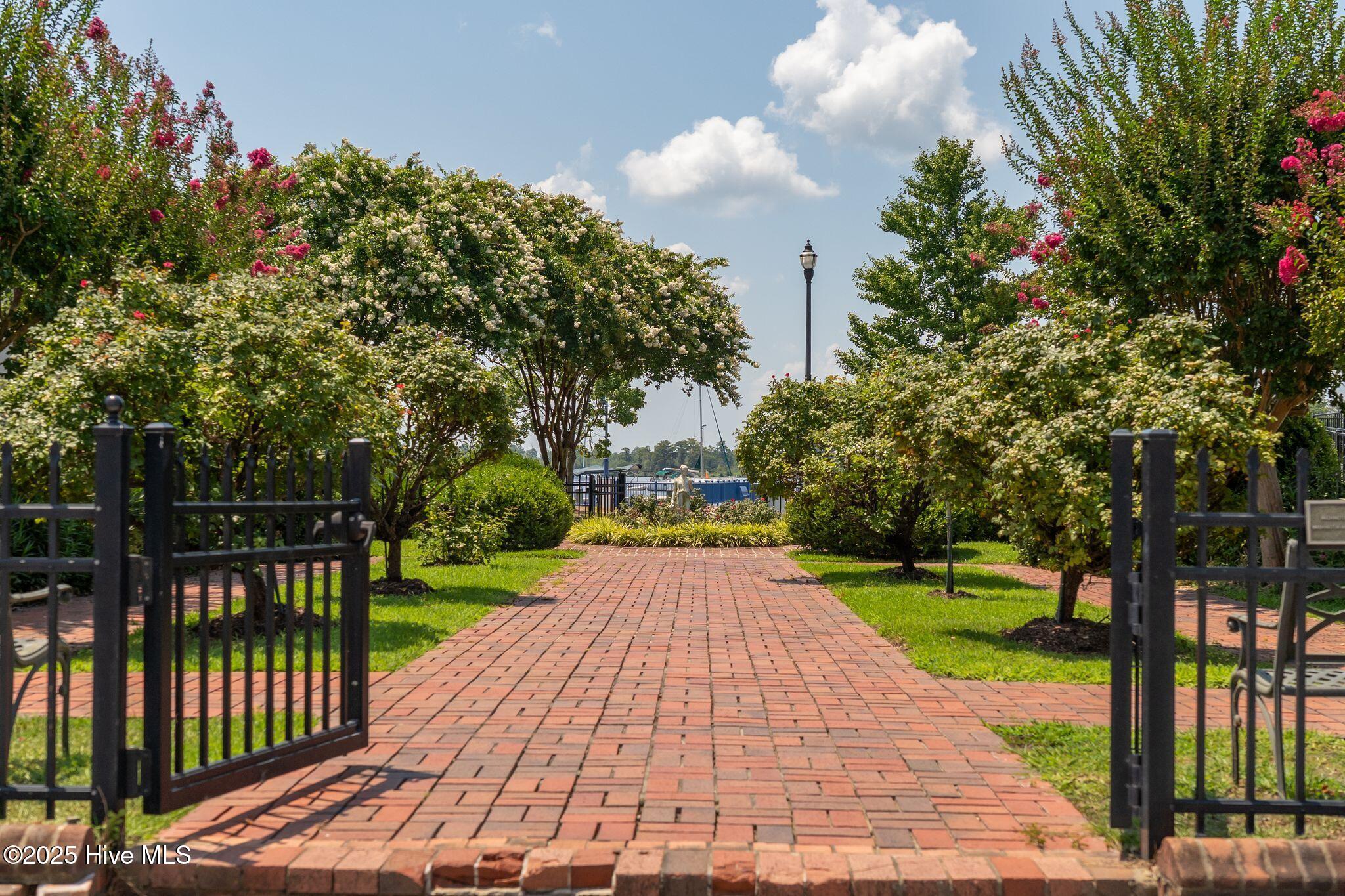 400 Island Drive