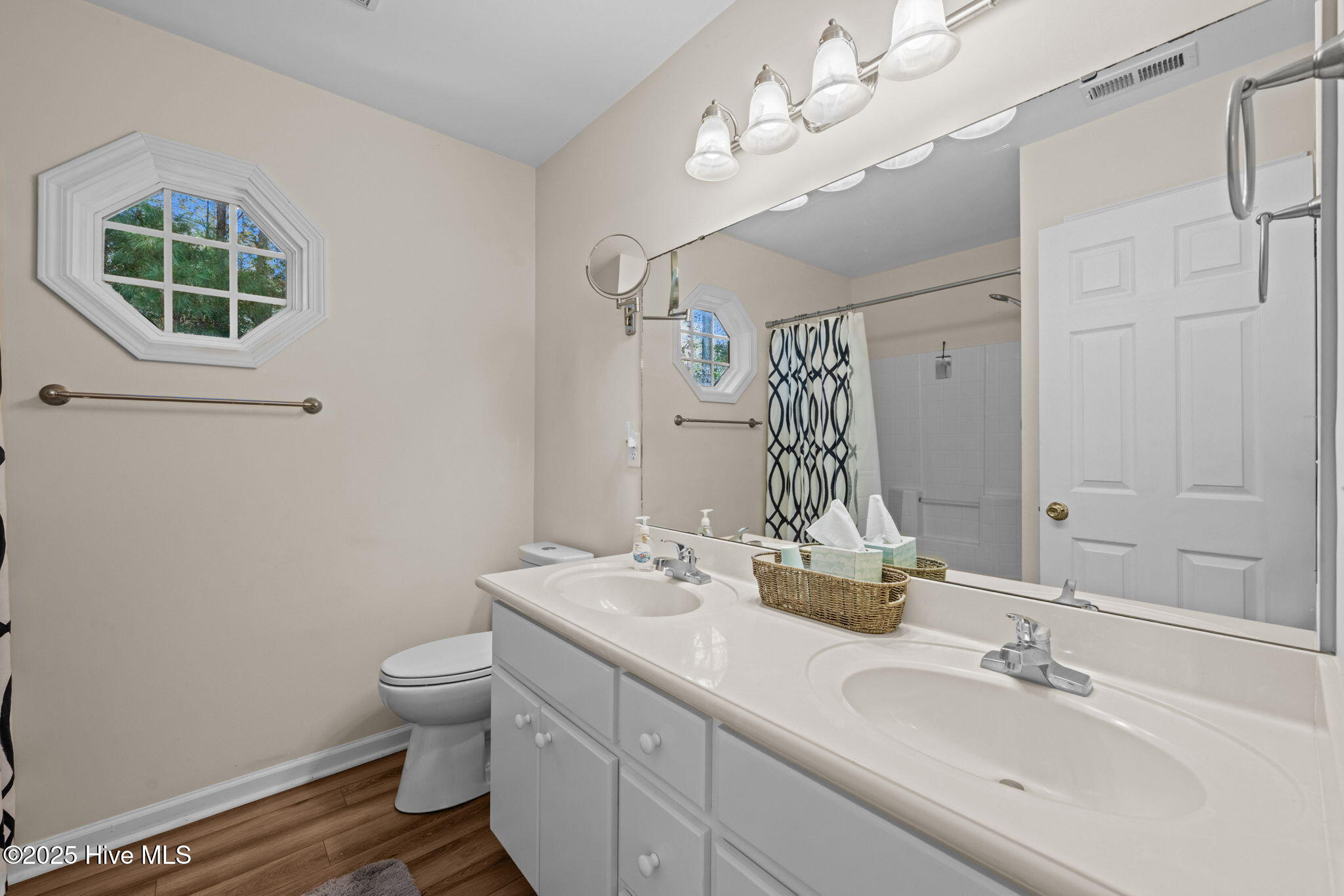 113 English Ivy Lane